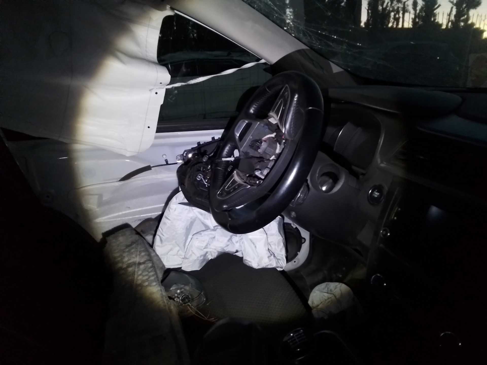 Recambio de volante para renault kadjar bose edition referencia OEM IAM   
