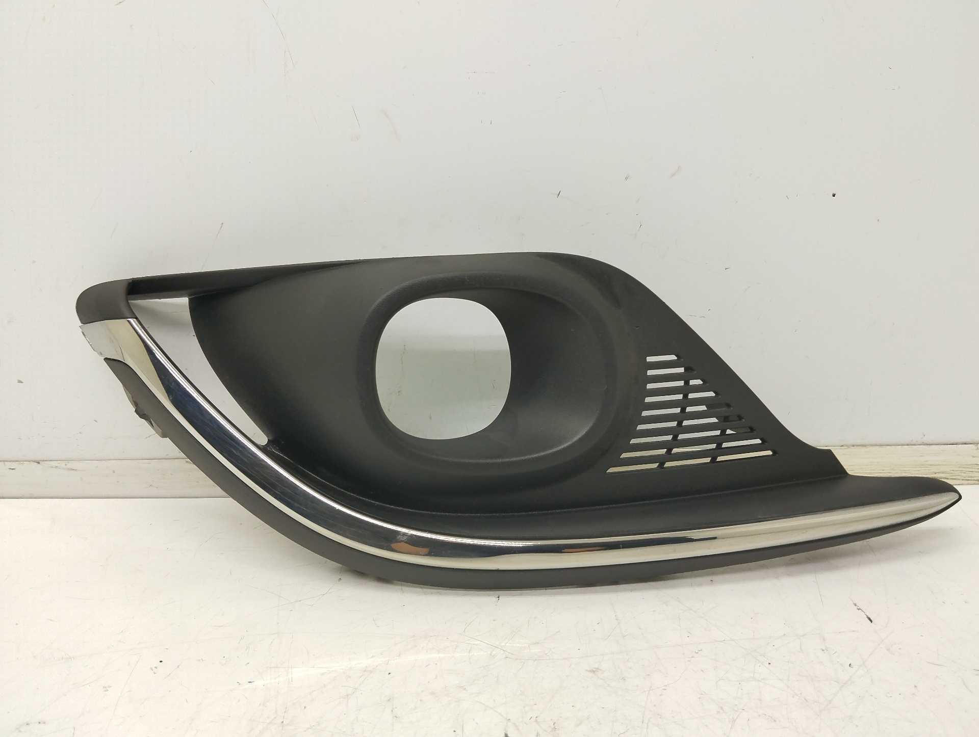 Recambio de moldura antiniebla izquierda para renault scenic iv black edition referencia OEM IAM 620874759R  