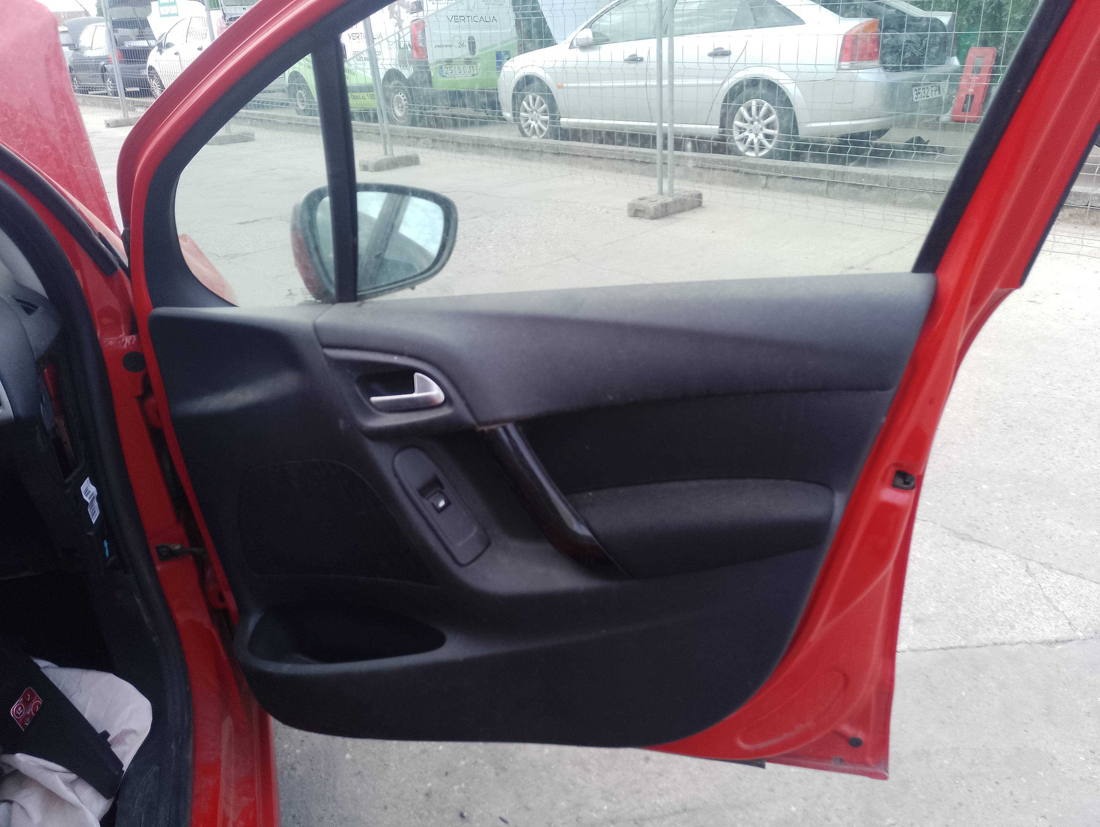 Recambio de guarnecido puerta delantera derecha para citroën c3 live edition referencia OEM IAM   