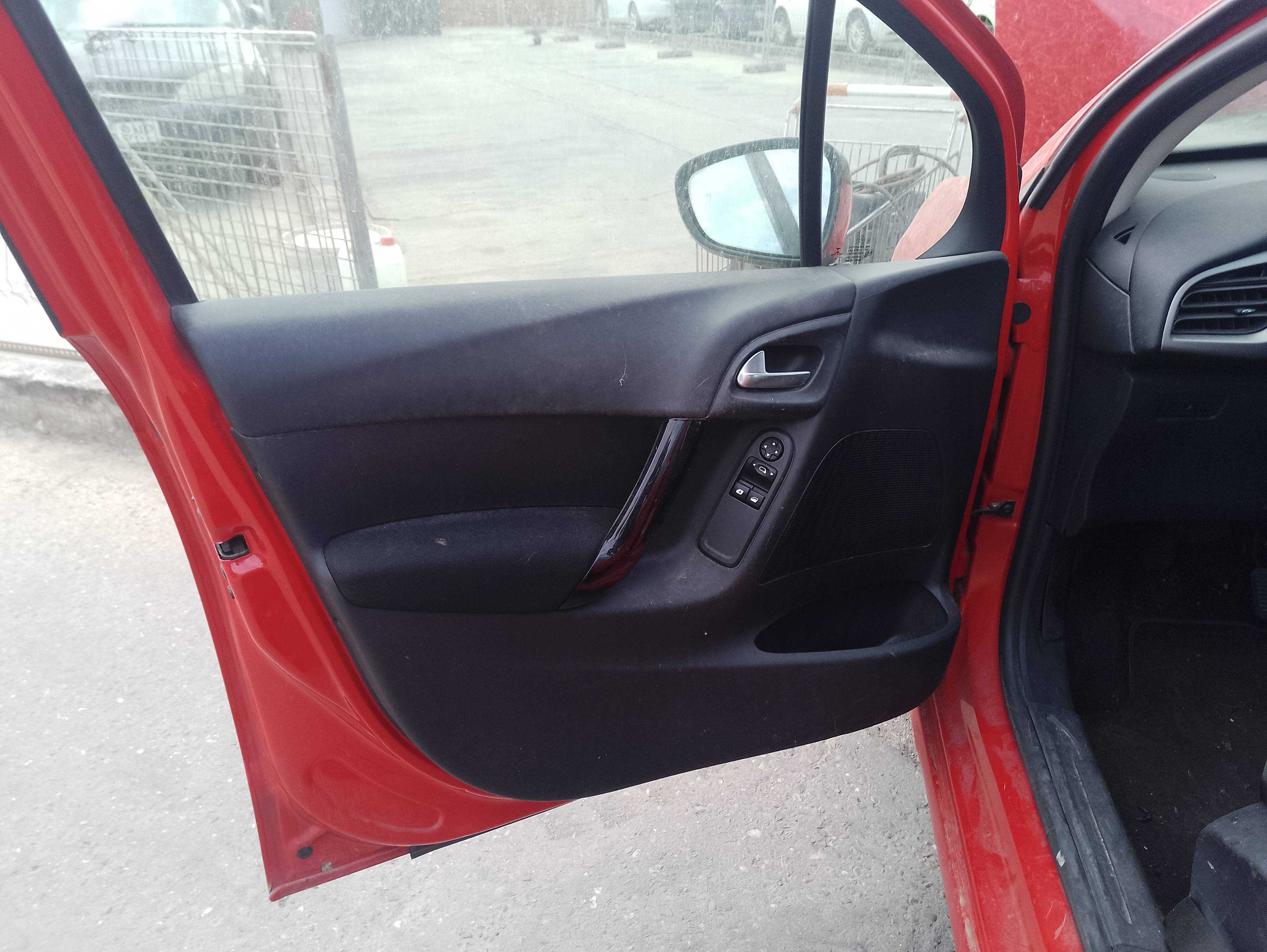Recambio de guarnecido puerta delantera izquierda para citroën c3 live edition referencia OEM IAM   