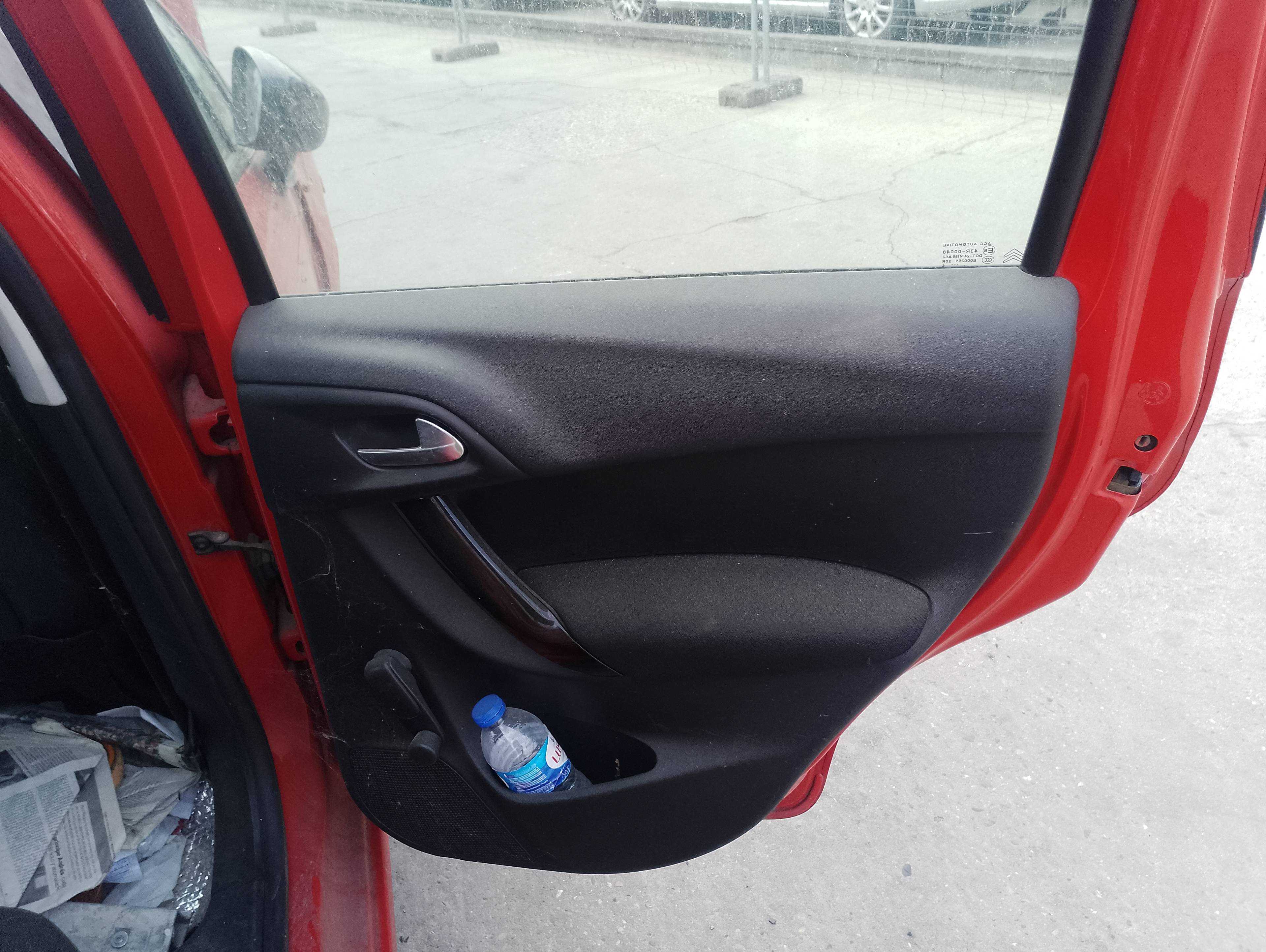 Recambio de guarnecido puerta trasera derecha para citroën c3 live edition referencia OEM IAM   