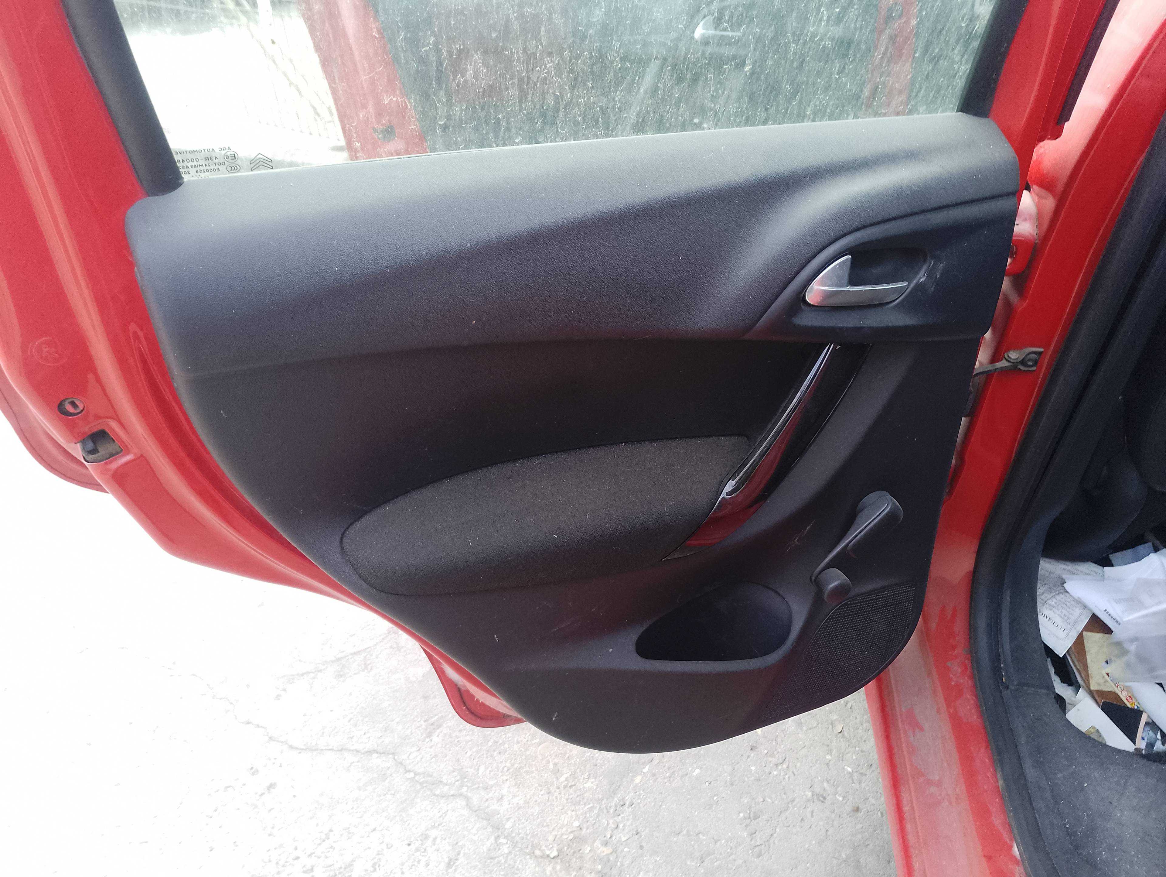 Recambio de guarnecido puerta trasera izquierda para citroën c3 live edition referencia OEM IAM   