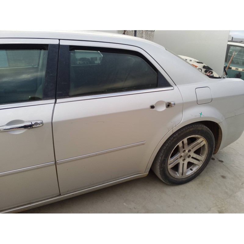 Recambio de puerta trasera izquierda para chrysler 300 c 3.0 crd referencia OEM IAM   