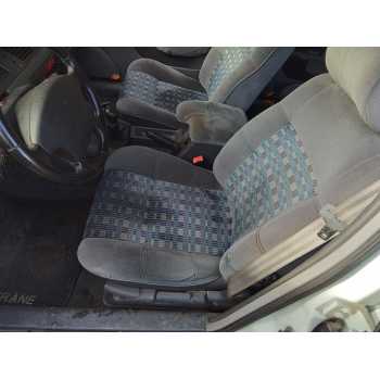 ASIENTO DELANTERO IZQUIERDO 