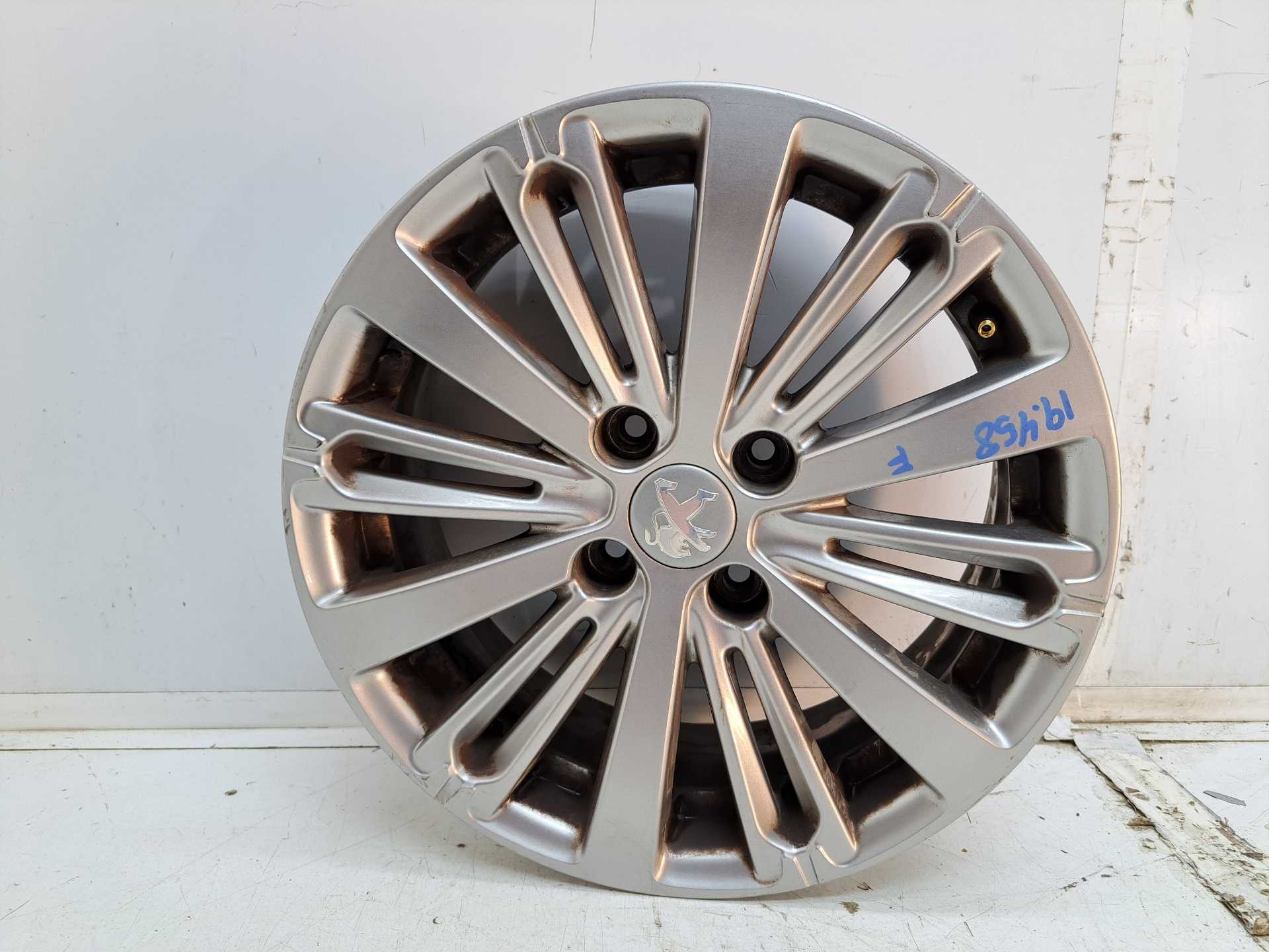 Recambio de llanta para peugeot 208 style referencia OEM IAM R16 9808137577 
