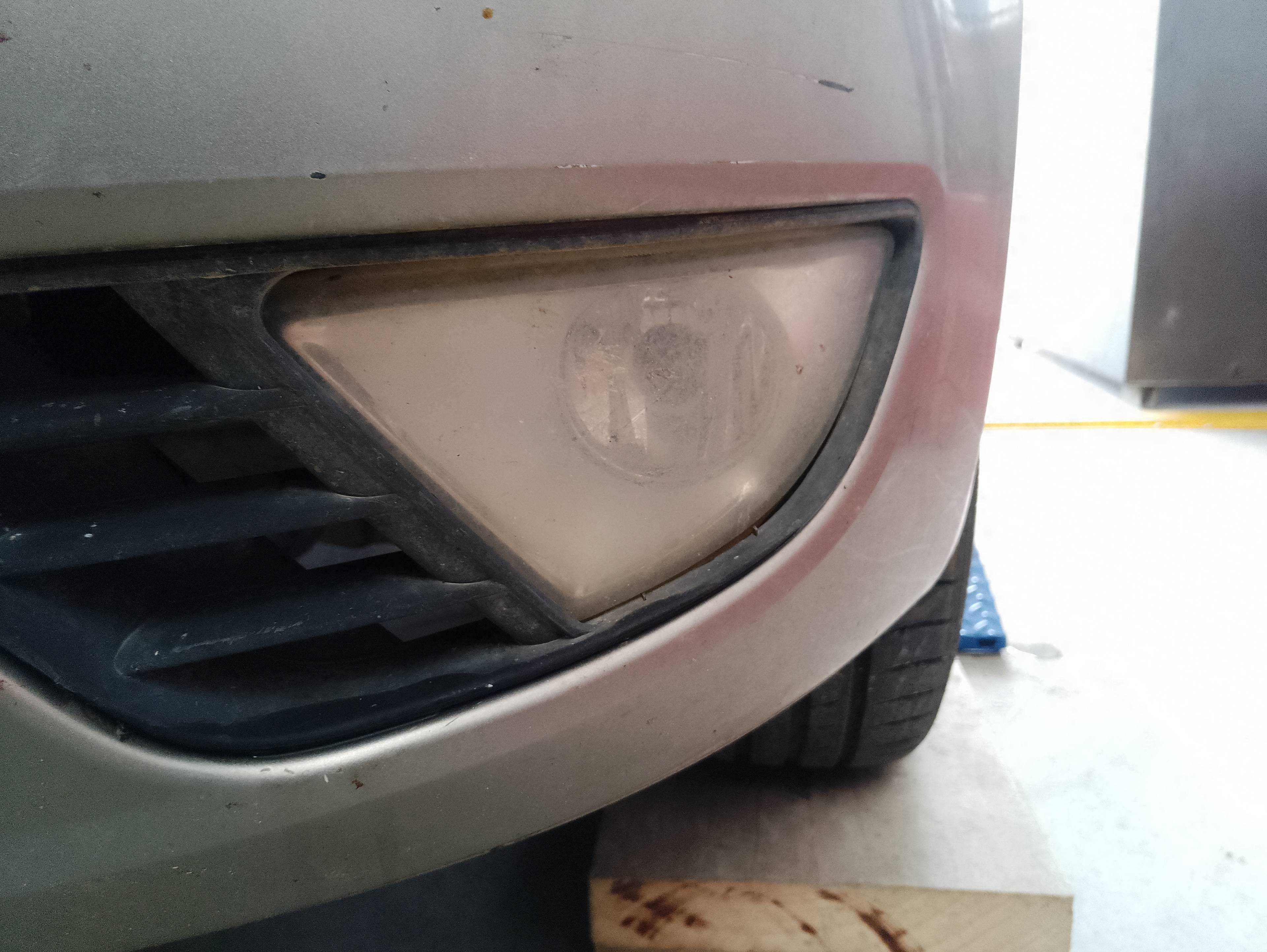 Recambio de faro antiniebla izquierdo para ford fiesta (cbk) ambiente referencia OEM IAM   