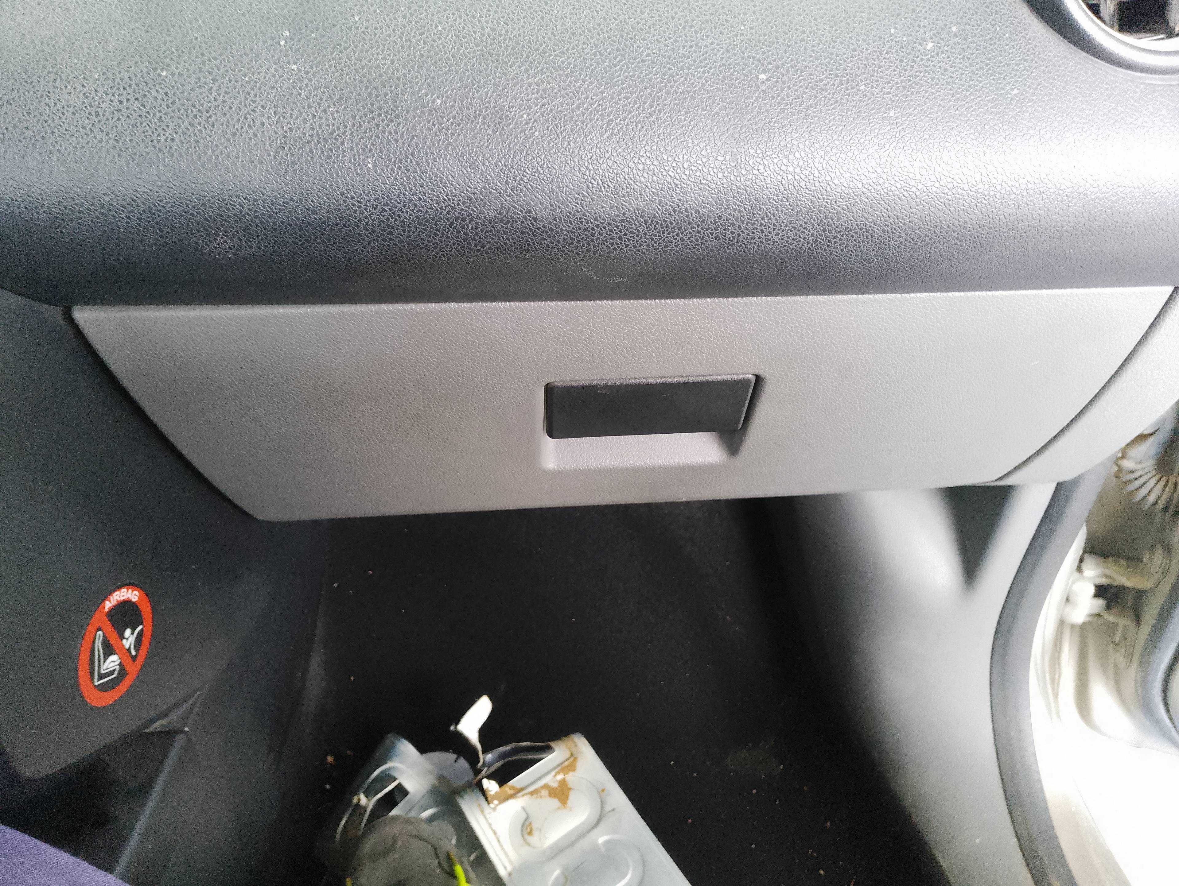 Recambio de guantera para ford fiesta (cbk) ambiente referencia OEM IAM   