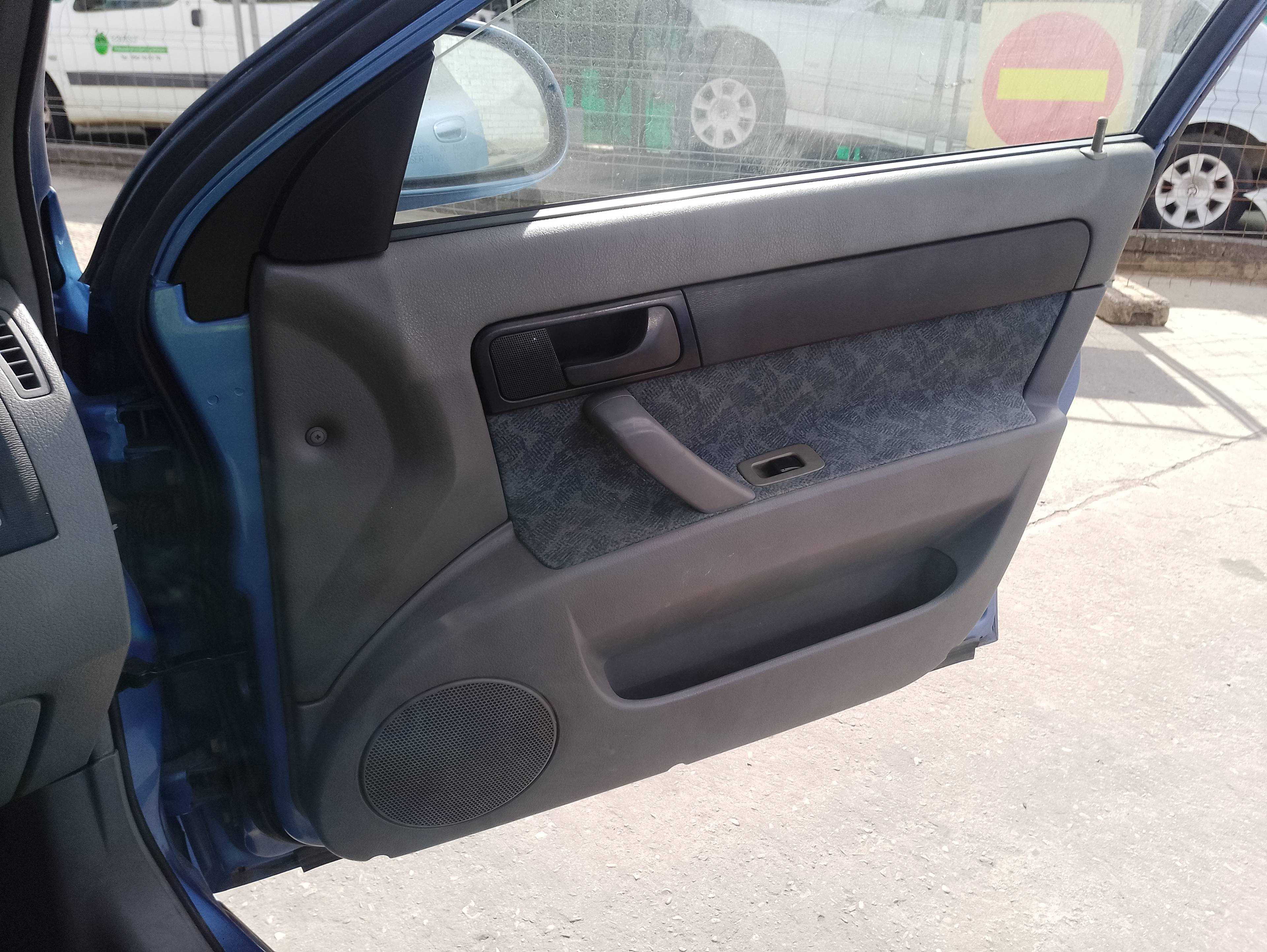 Recambio de guarnecido puerta delantera derecha para daewoo nubira berlina se referencia OEM IAM   