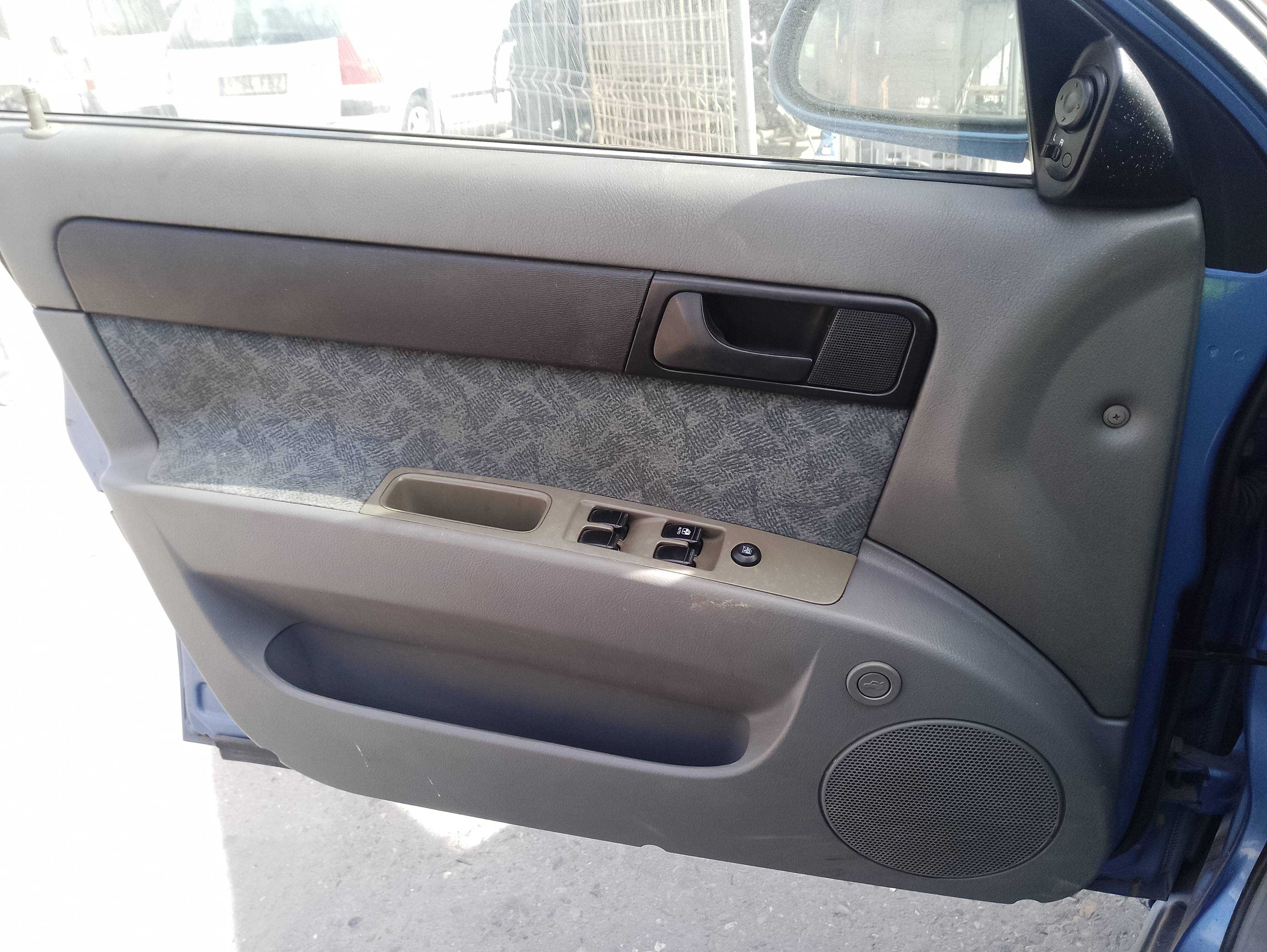 Recambio de guarnecido puerta delantera izquierda para daewoo nubira berlina se referencia OEM IAM   