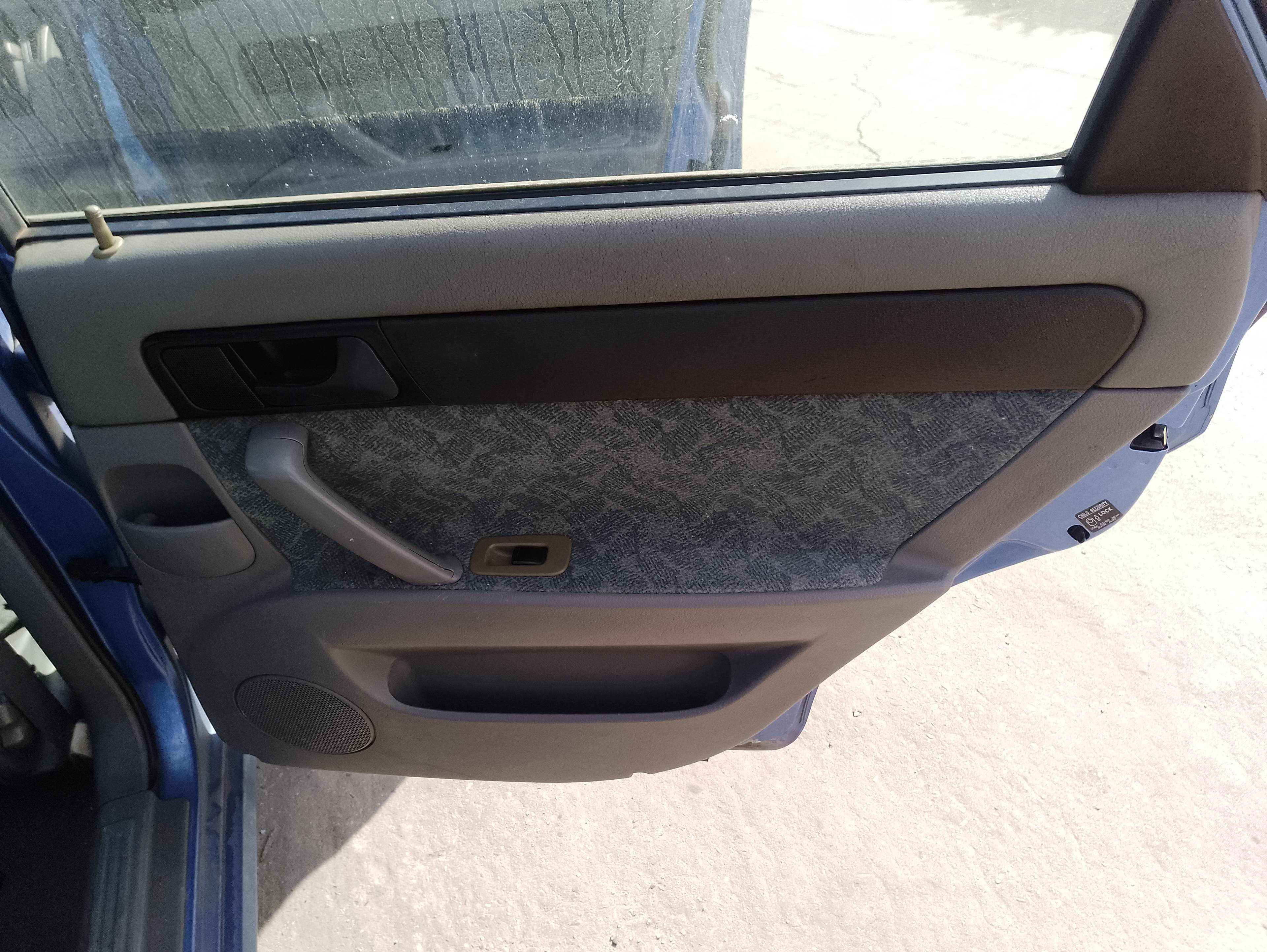 Recambio de guarnecido puerta trasera derecha para daewoo nubira berlina se referencia OEM IAM   