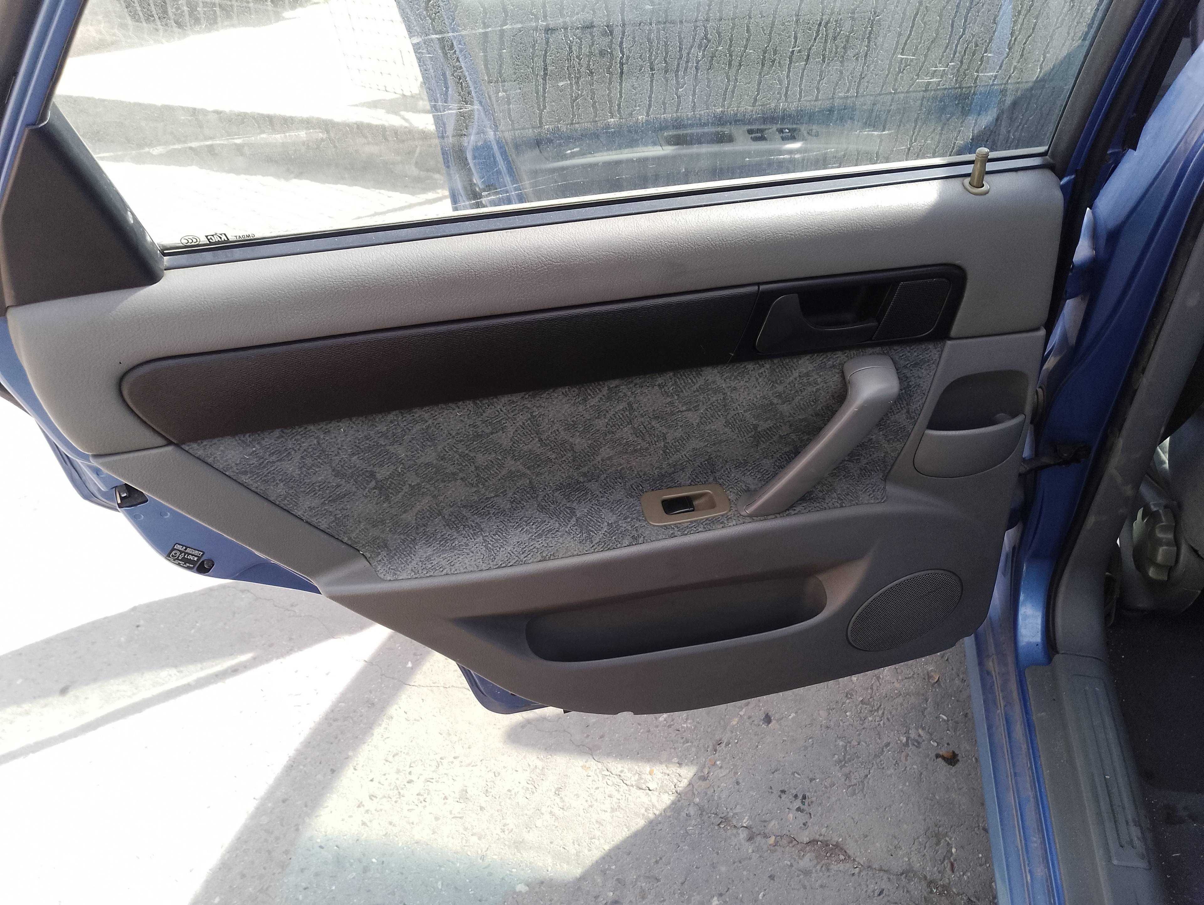Recambio de guarnecido puerta trasera izquierda para daewoo nubira berlina se referencia OEM IAM   