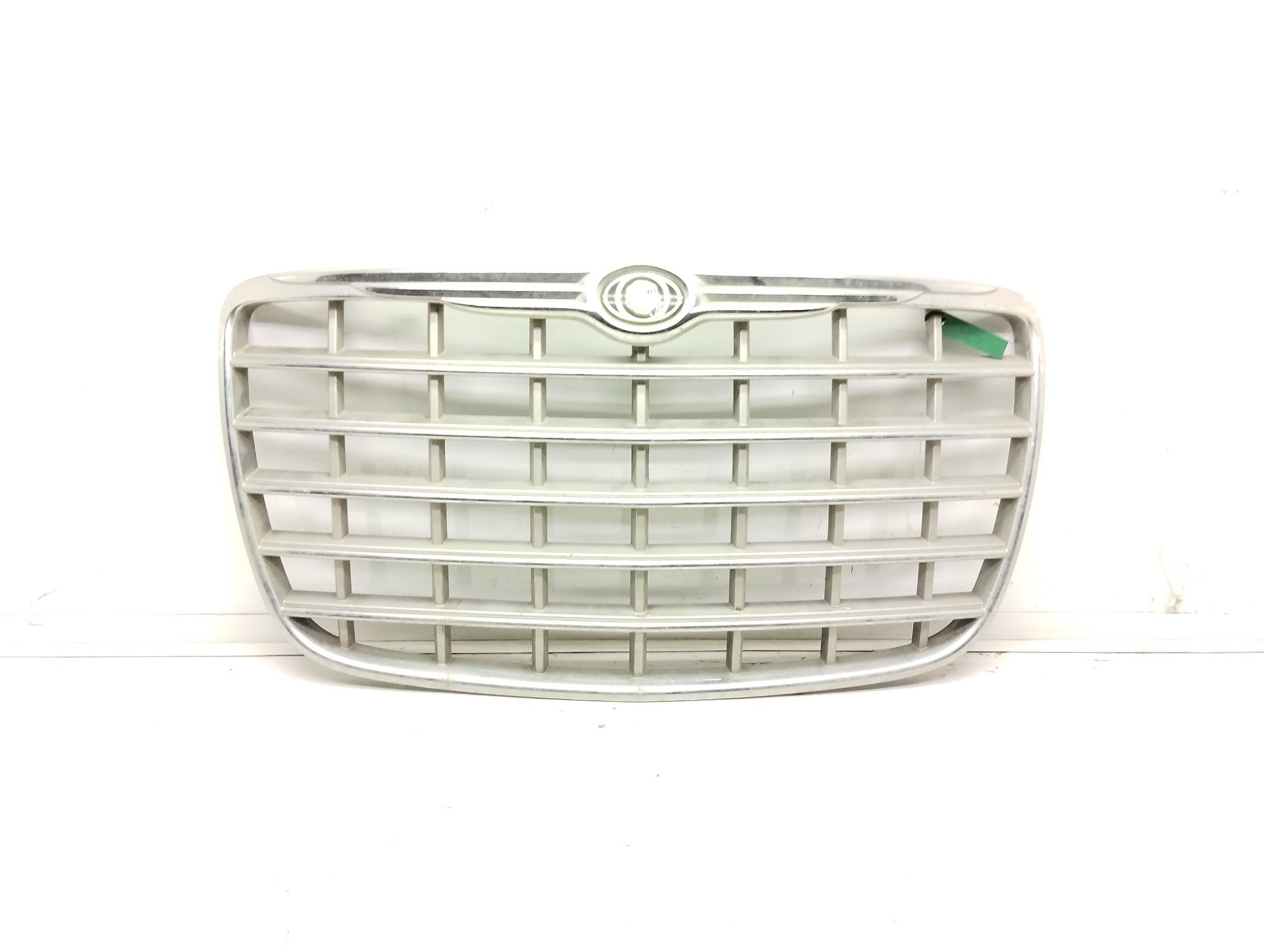 Recambio de rejilla delantera para chrysler 300 c 3.0 crd referencia OEM IAM 04805926AC  