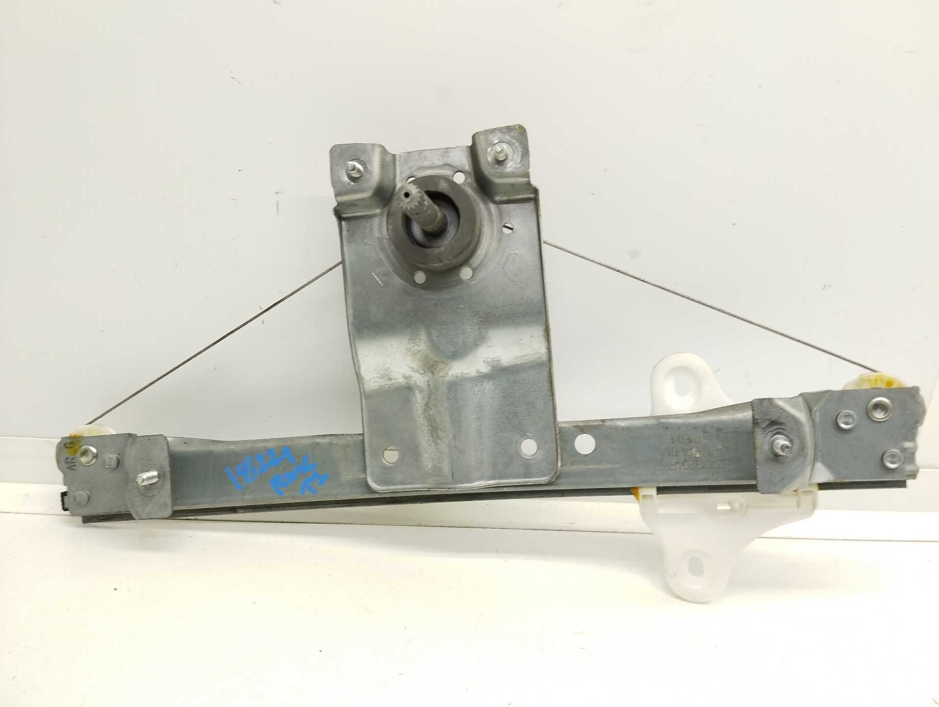 Recambio de elevalunas trasero izquierdo para renault clio iv referencia OEM IAM 827013204R  
