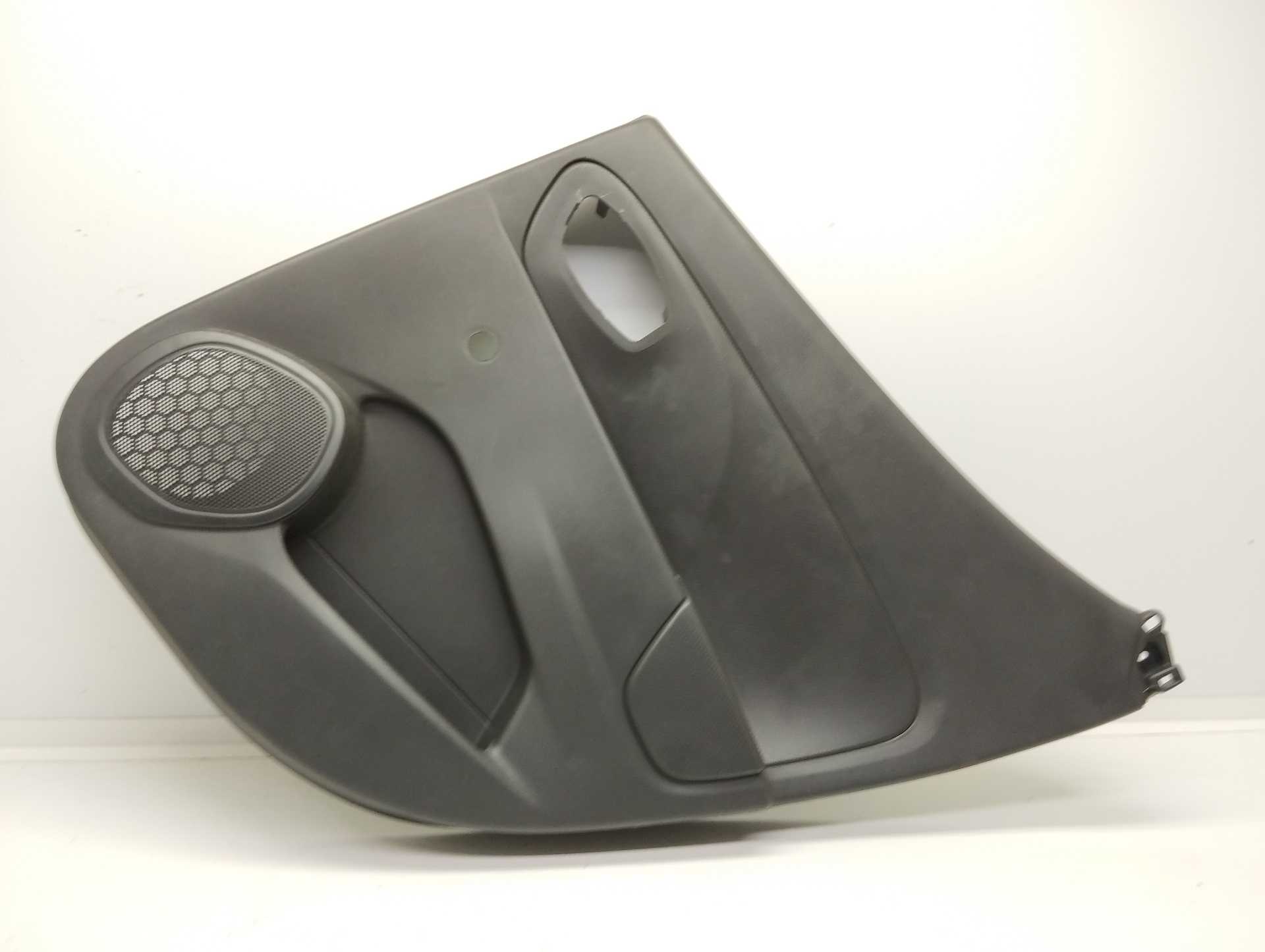 Recambio de guarnecido puerta trasera derecha para renault clio iv referencia OEM IAM 829A09683  