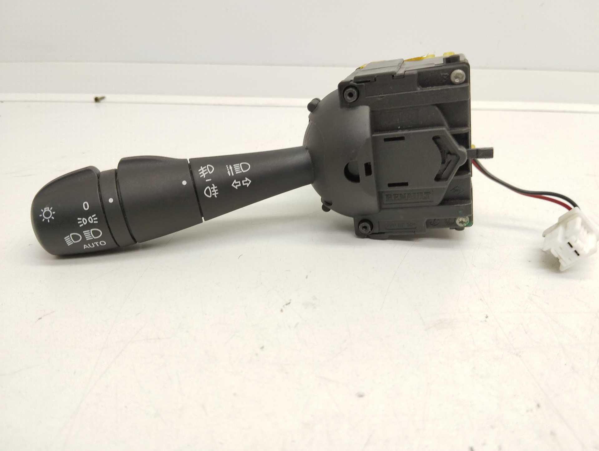 Recambio de mando intermitentes para renault clio iv referencia OEM IAM E10670323  