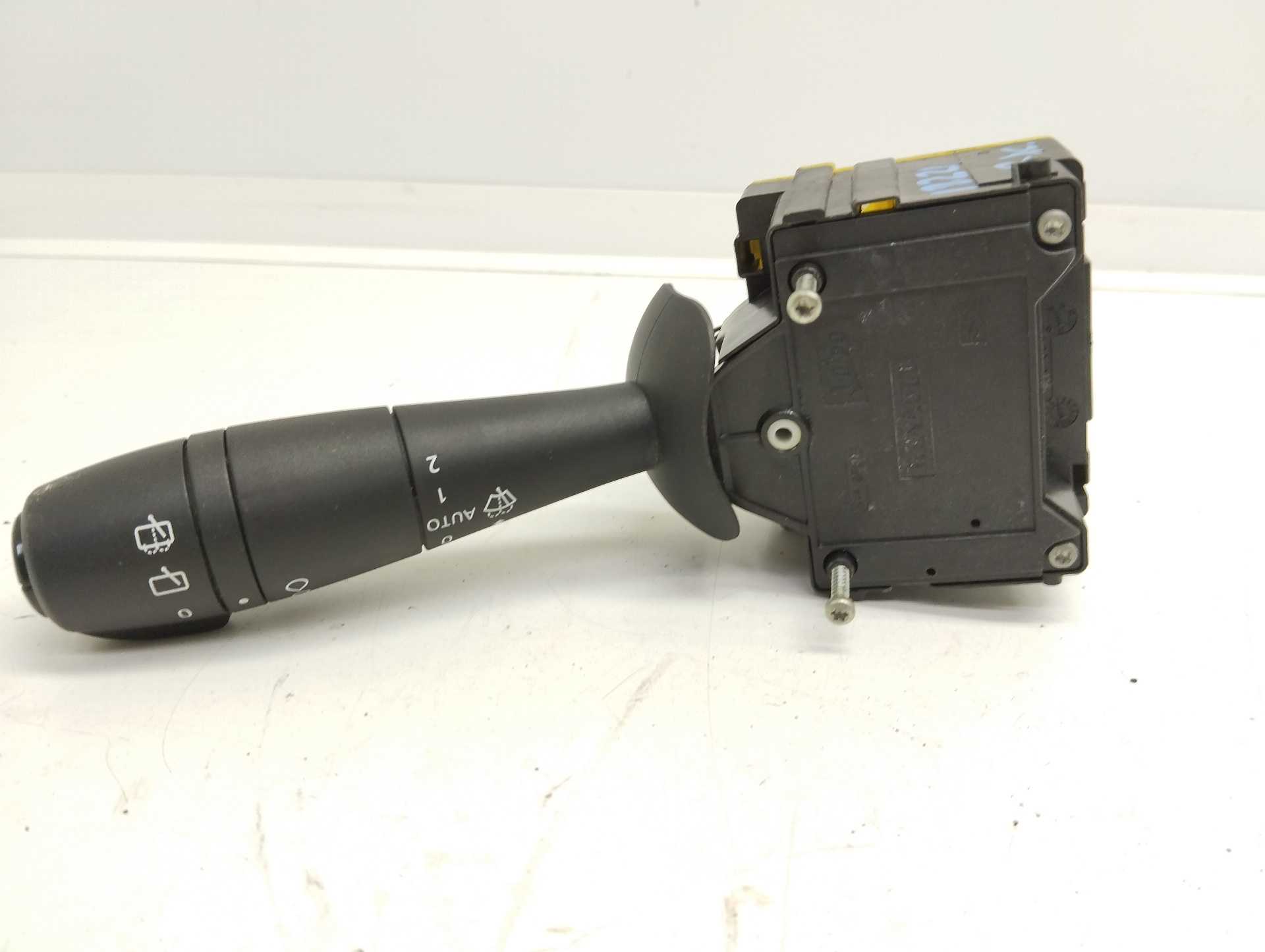 Recambio de mando limpia para renault clio iv referencia OEM IAM 255675887R  