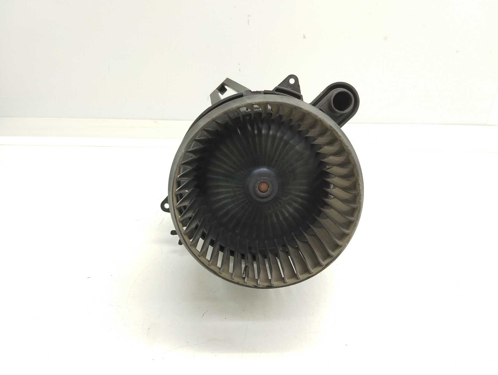 Recambio de motor calefaccion para renault clio iv referencia OEM IAM 5P3730000  