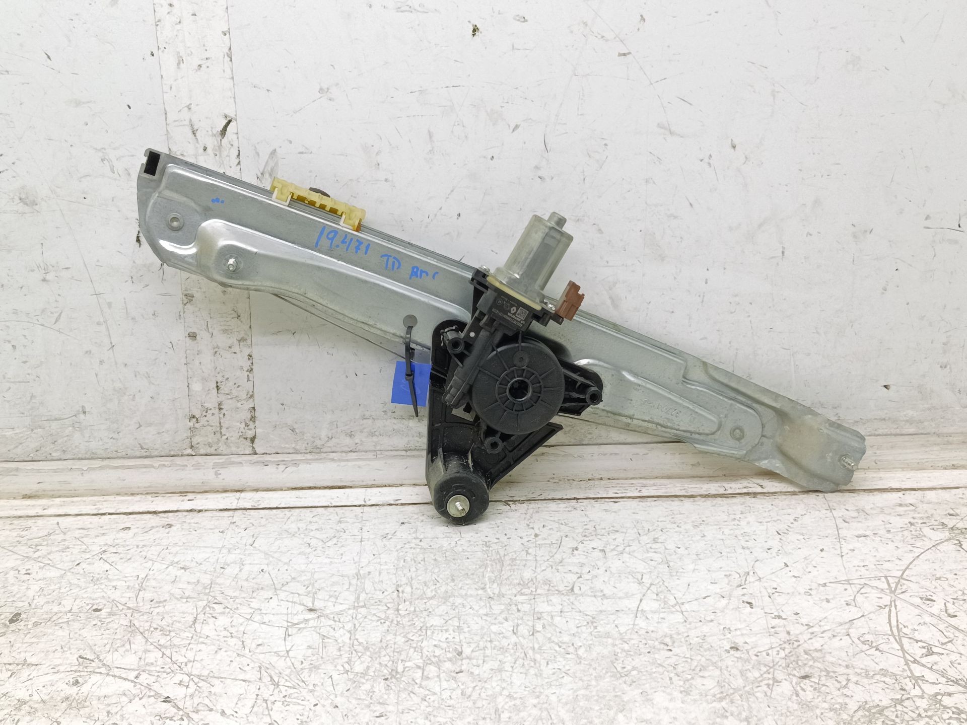 Recambio de elevalunas trasero derecho para dacia sandero iii essential referencia OEM IAM 827208705R  