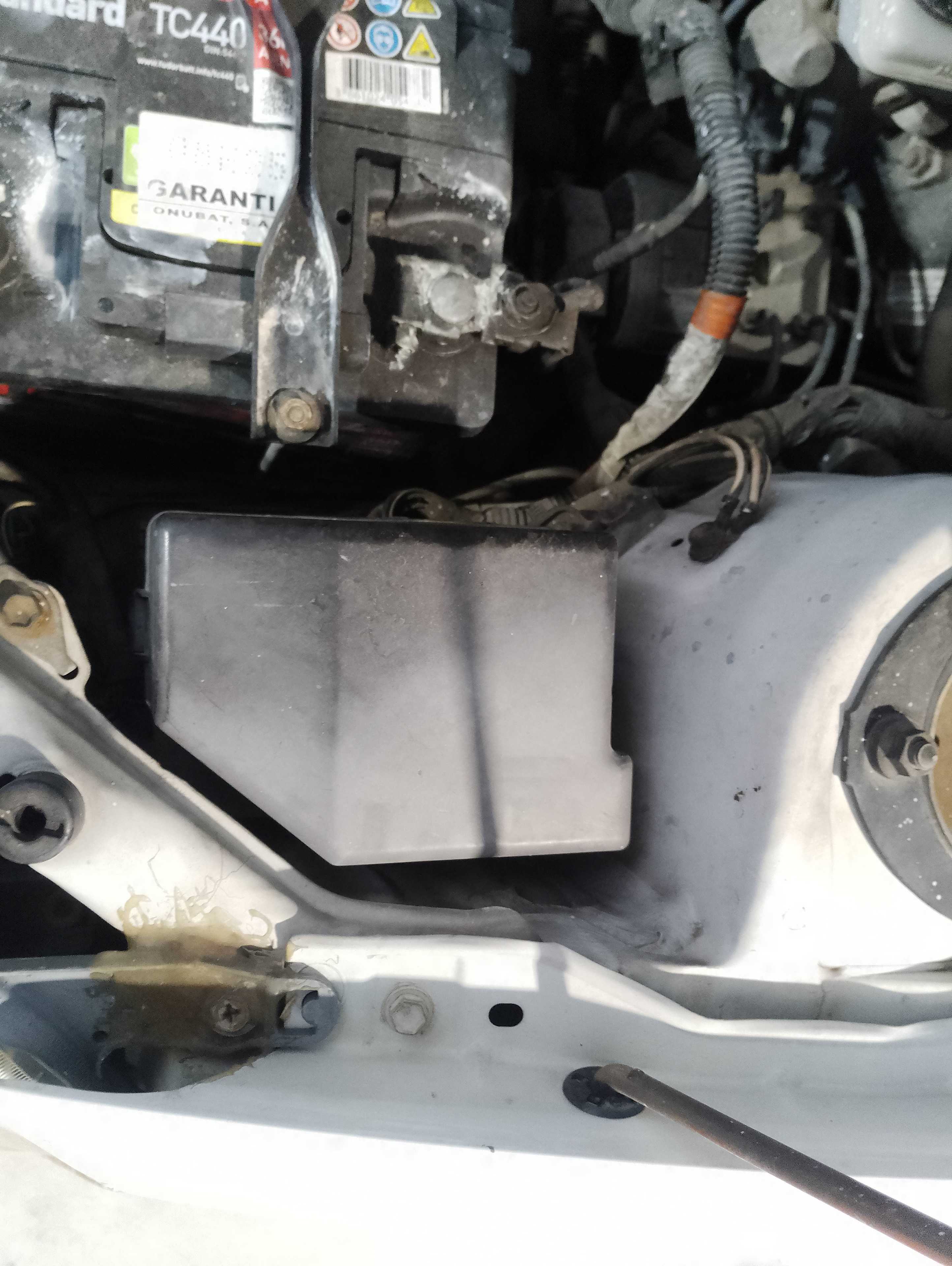 Recambio de caja reles / fusibles para toyota yaris (ncp1/nlp1/scp1) 1.3 expo referencia OEM IAM   