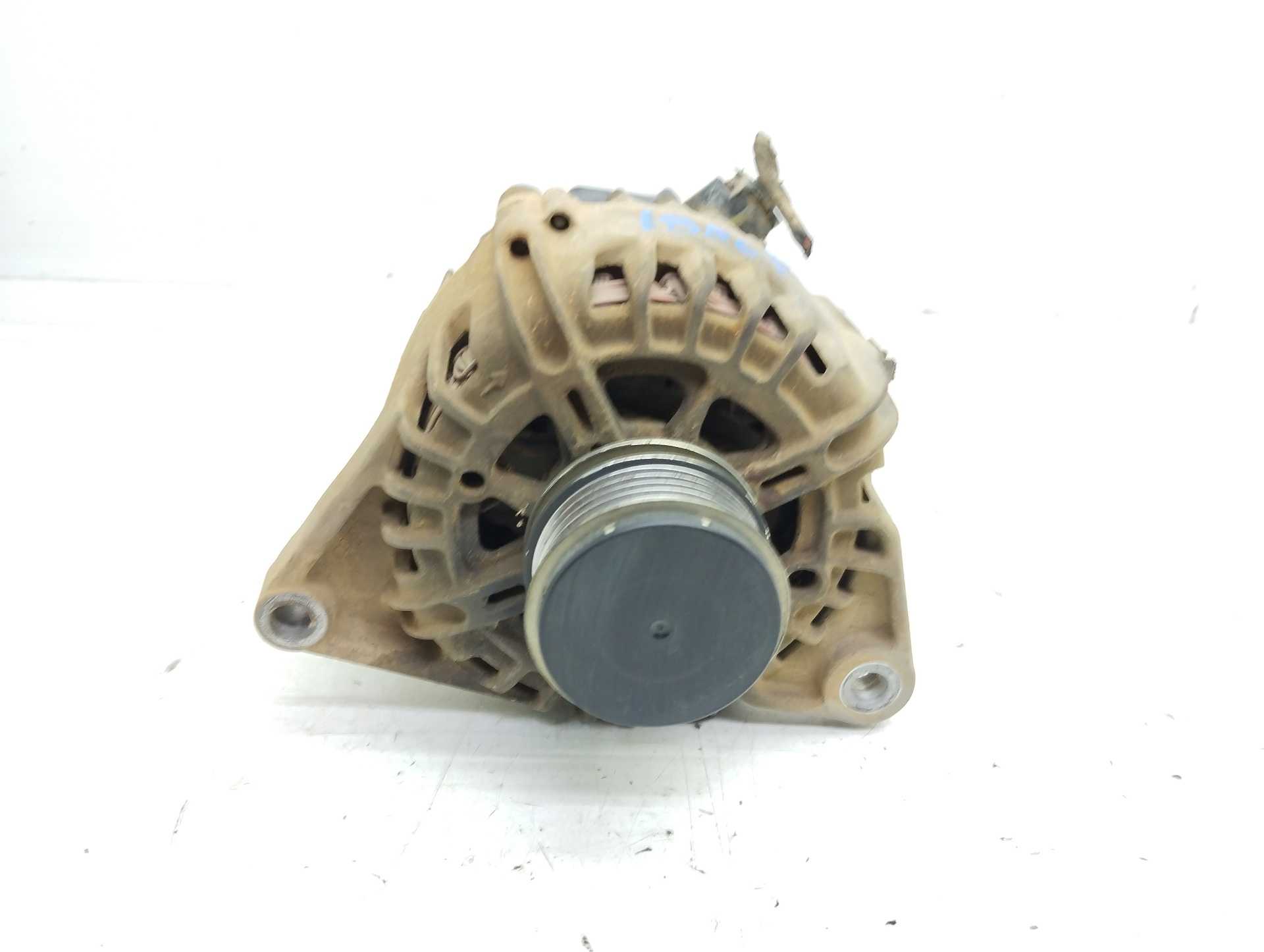 Recambio de alternador para kia cee´d drive referencia OEM IAM 373002A600 TG12C090 VALEO
