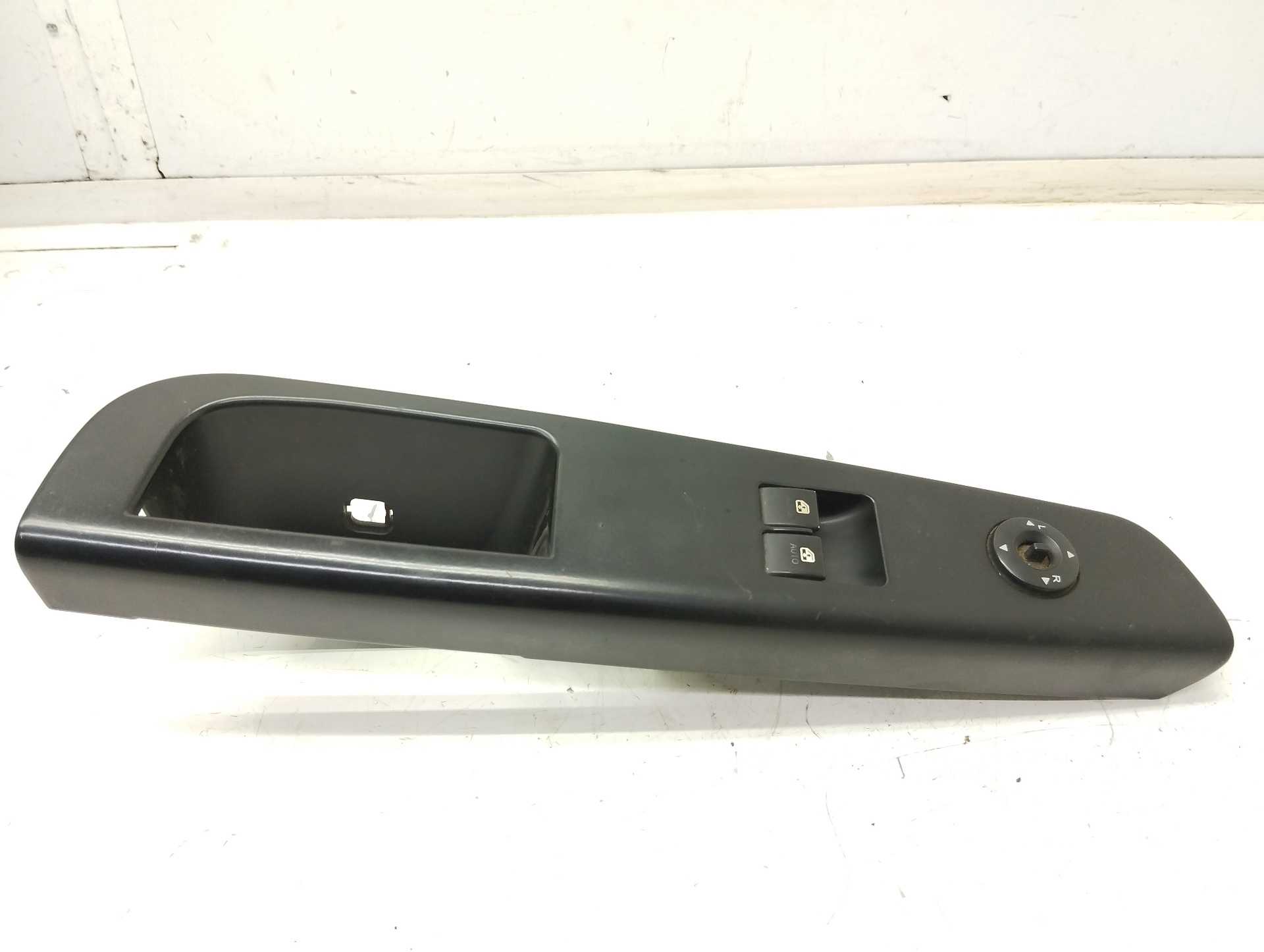 Recambio de mando elevalunas delantero izquierdo para kia cee´d drive referencia OEM IAM 936701H020  