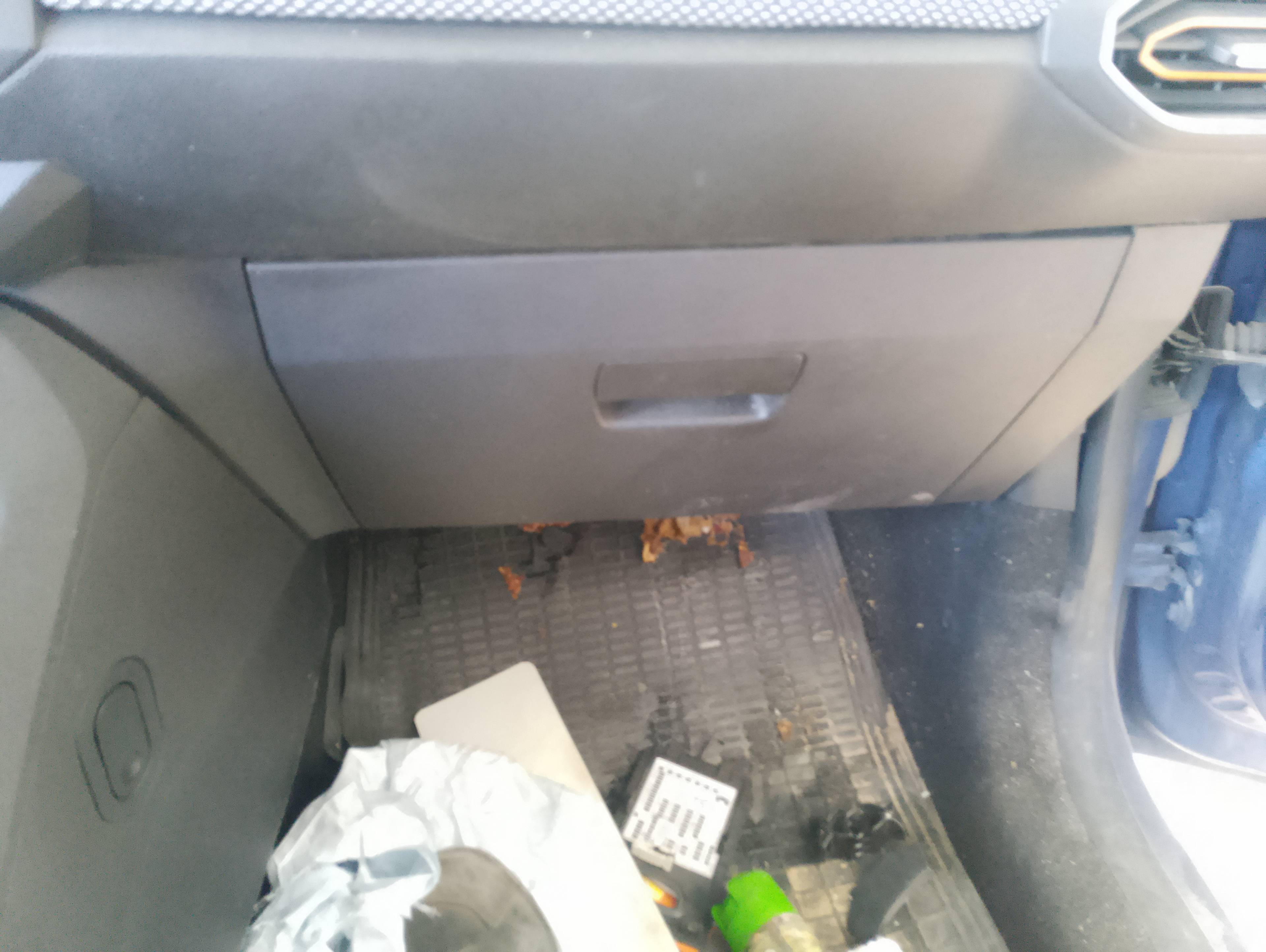 Recambio de guantera para dacia sandero iii essential referencia OEM IAM 685008544R  