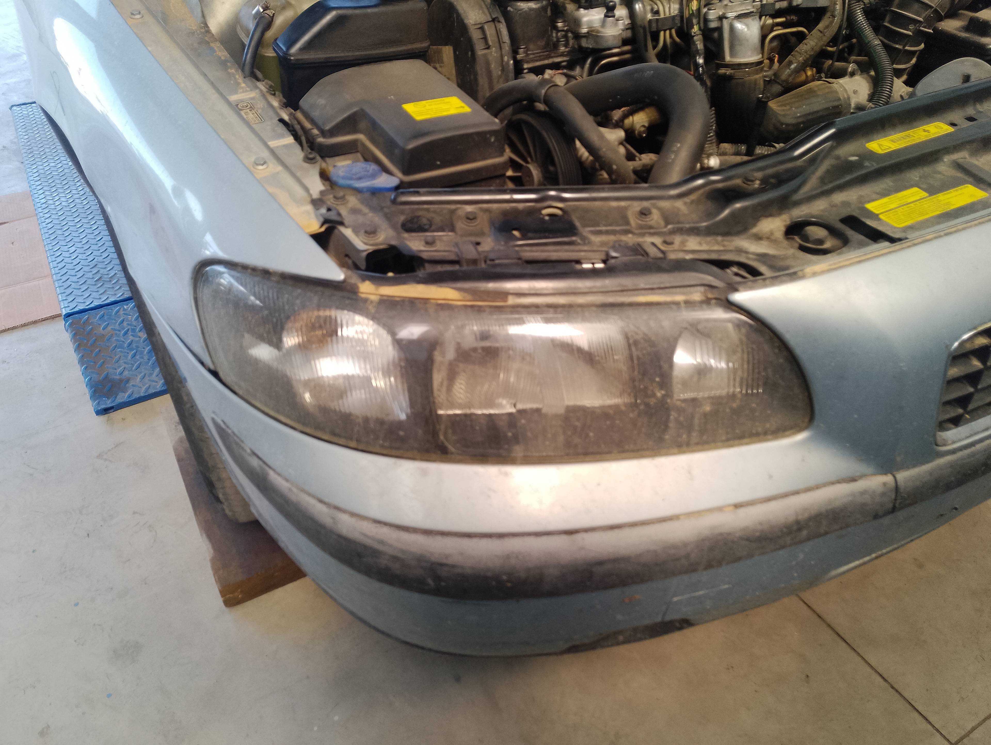 Recambio de faro derecho para volvo s60 berlina 2.4 d referencia OEM IAM   