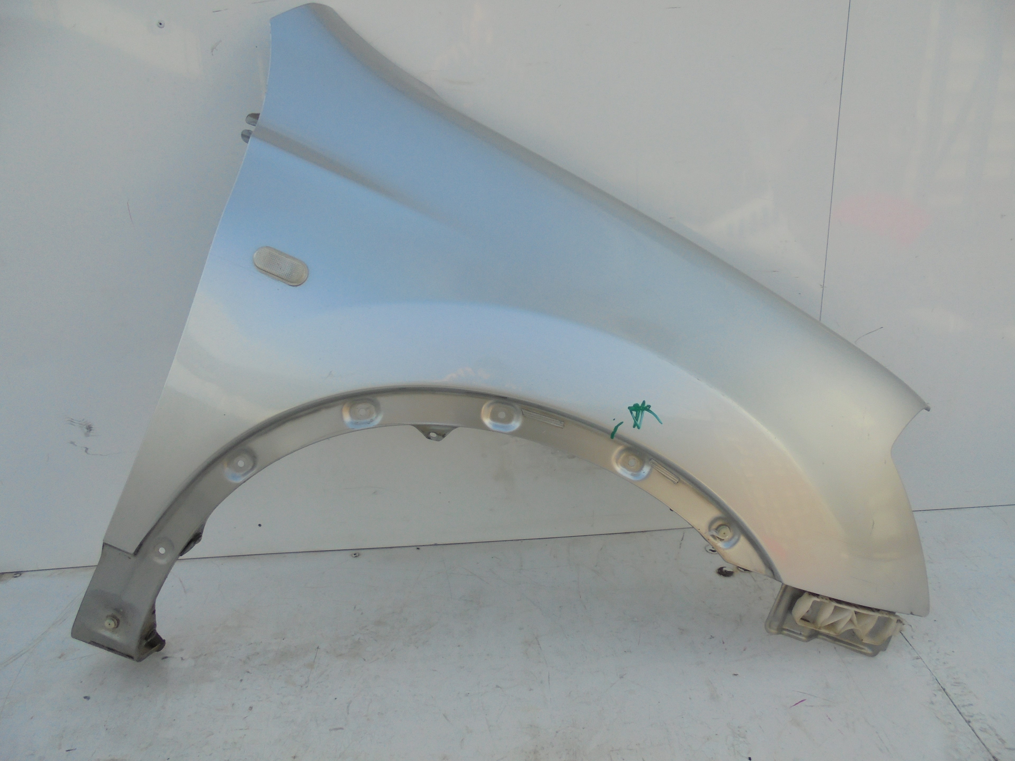 Recambio de aleta delantera derecha para nissan qashqai (j10) acenta referencia OEM IAM   