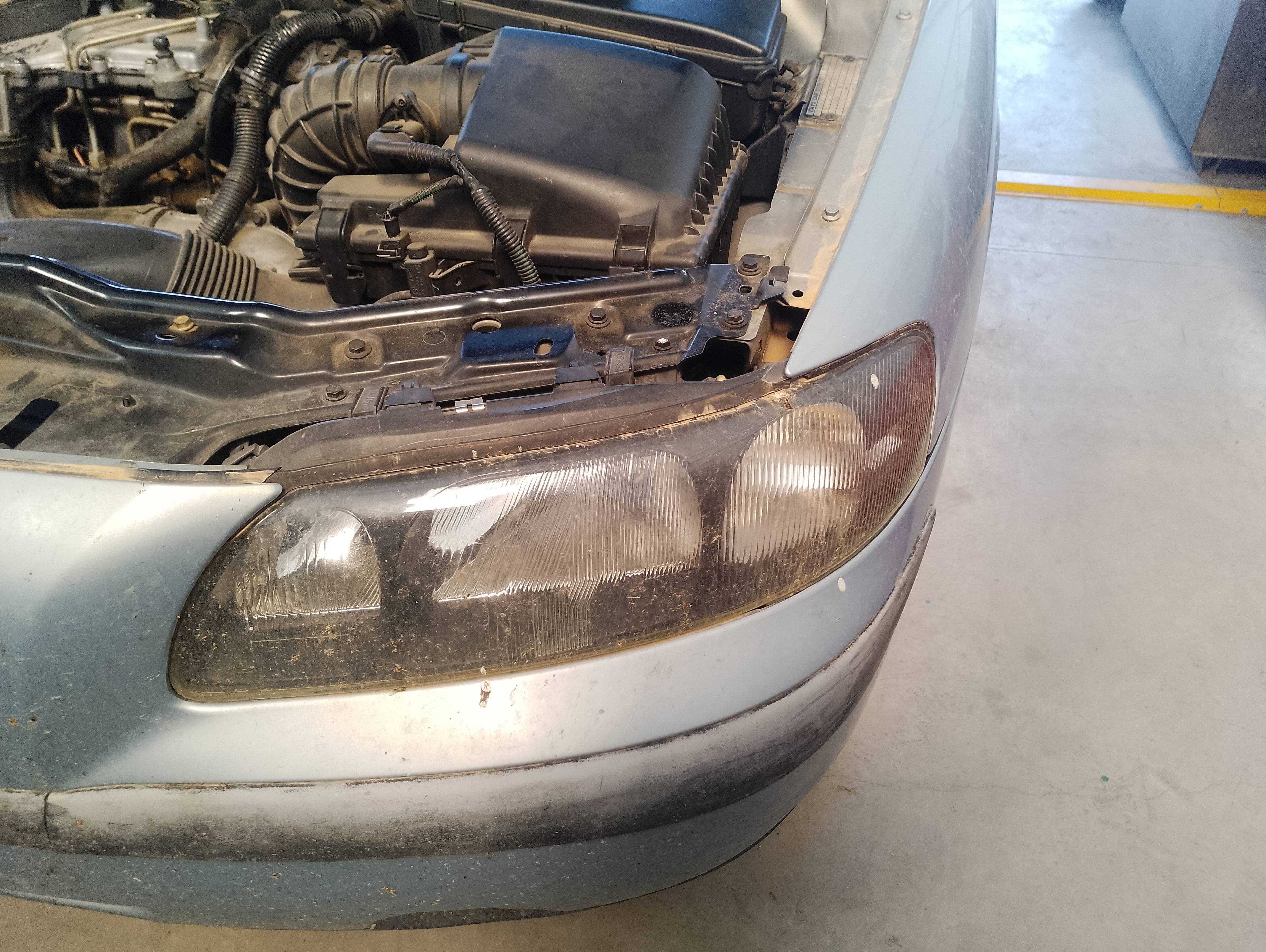 Recambio de faro izquierdo para volvo s60 berlina 2.4 d referencia OEM IAM   