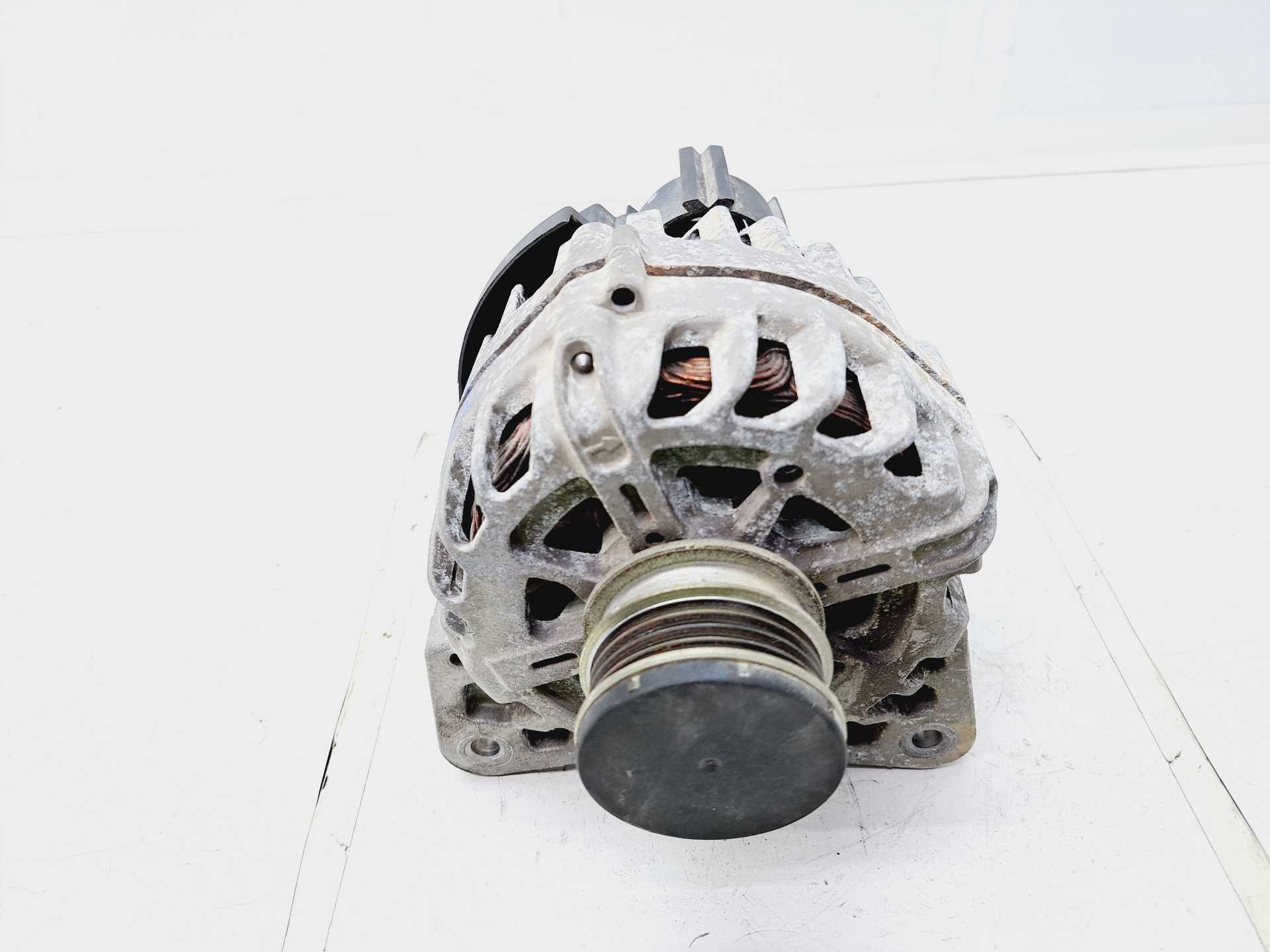 Recambio de alternador para nissan micra v (k14) acenta referencia OEM IAM 231005FF0AA 278653A VALEO