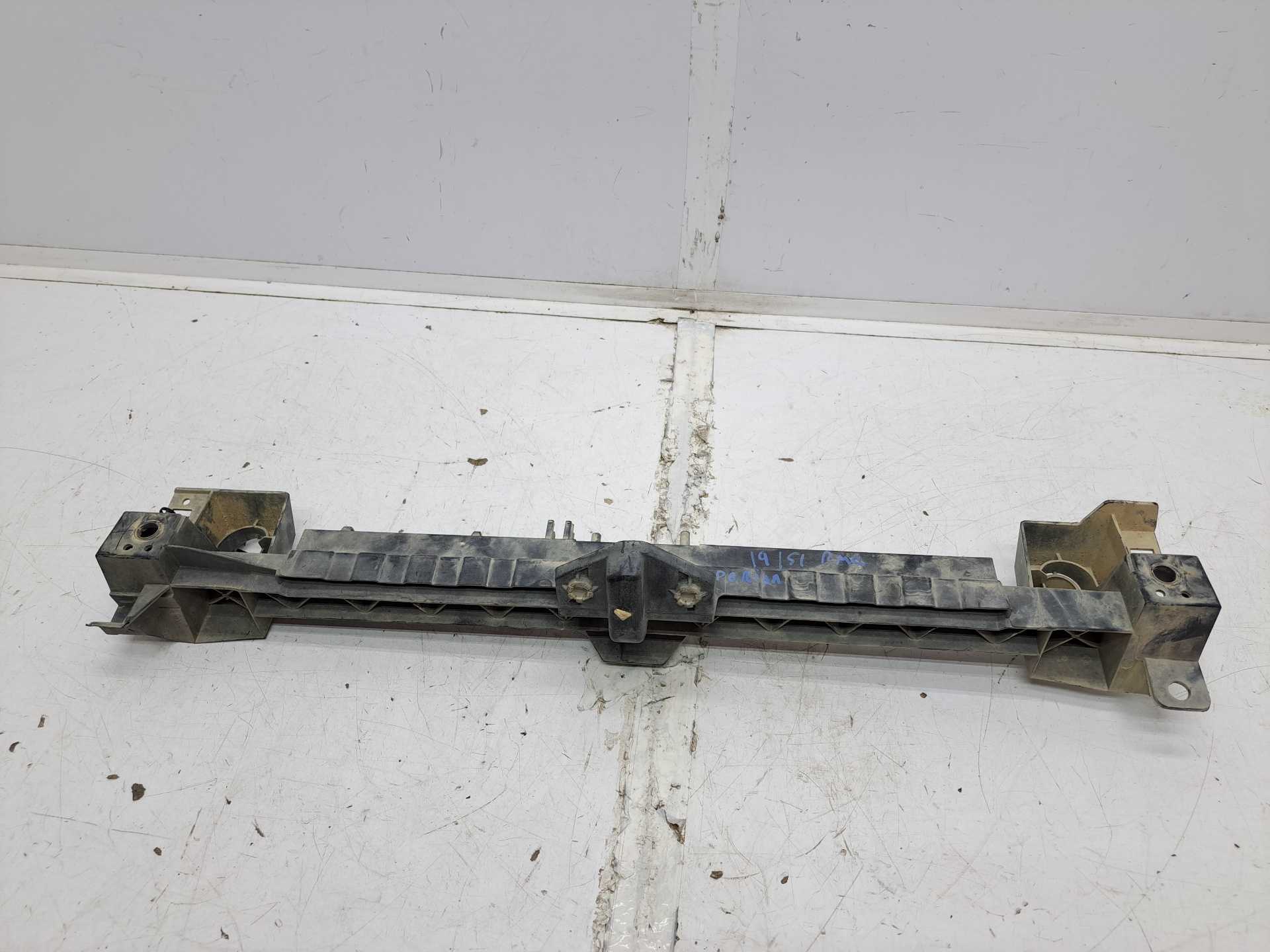 Recambio de travesaño superior para citroën berlingo station wagon xtr referencia OEM IAM  7416J3 
