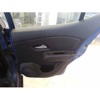 GUARNECIDO PUERTA TRASERA DERECHA 