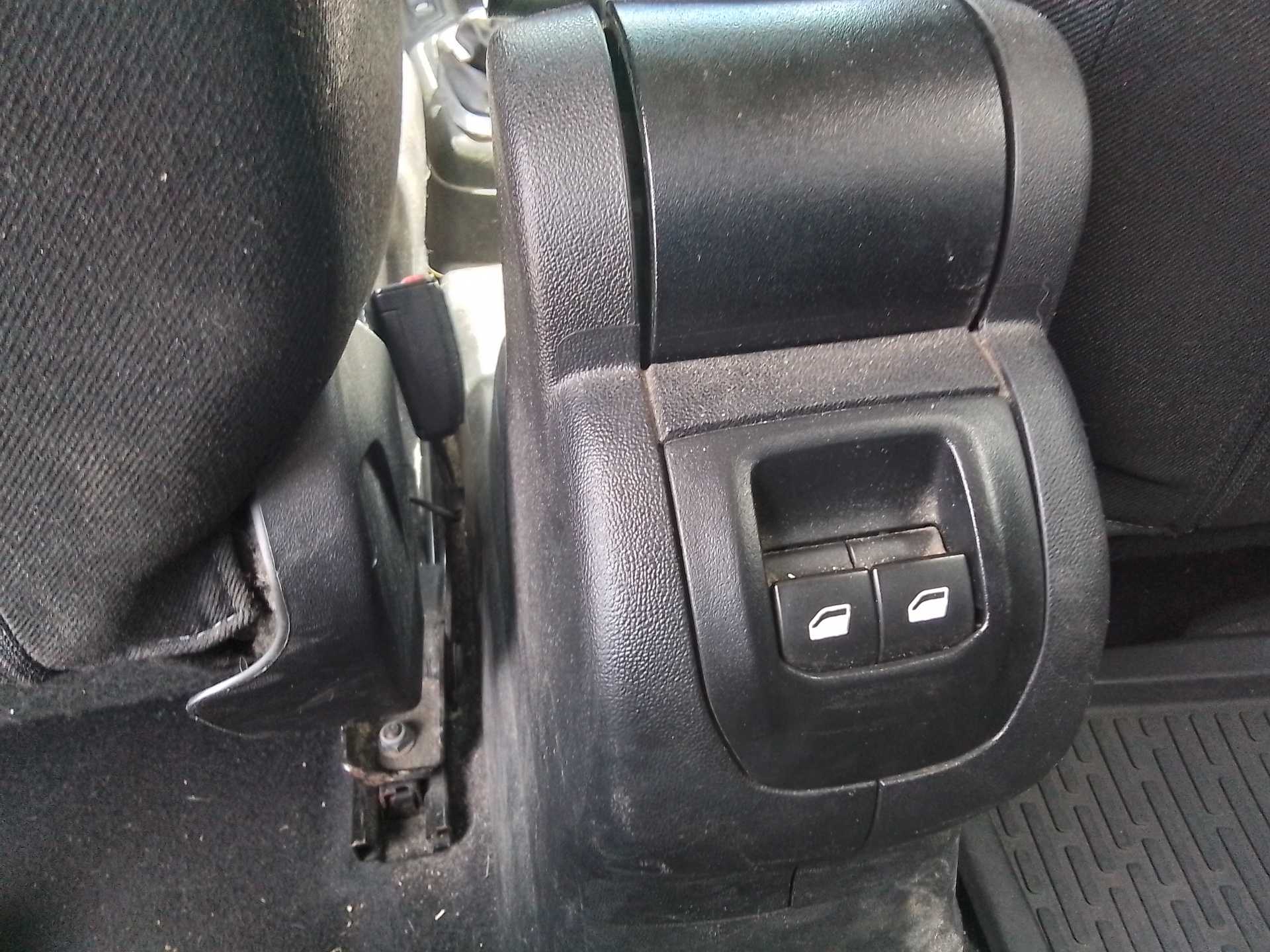 Recambio de mando elevalunas trasero derecho para citroën c-elysée feel referencia OEM IAM   
