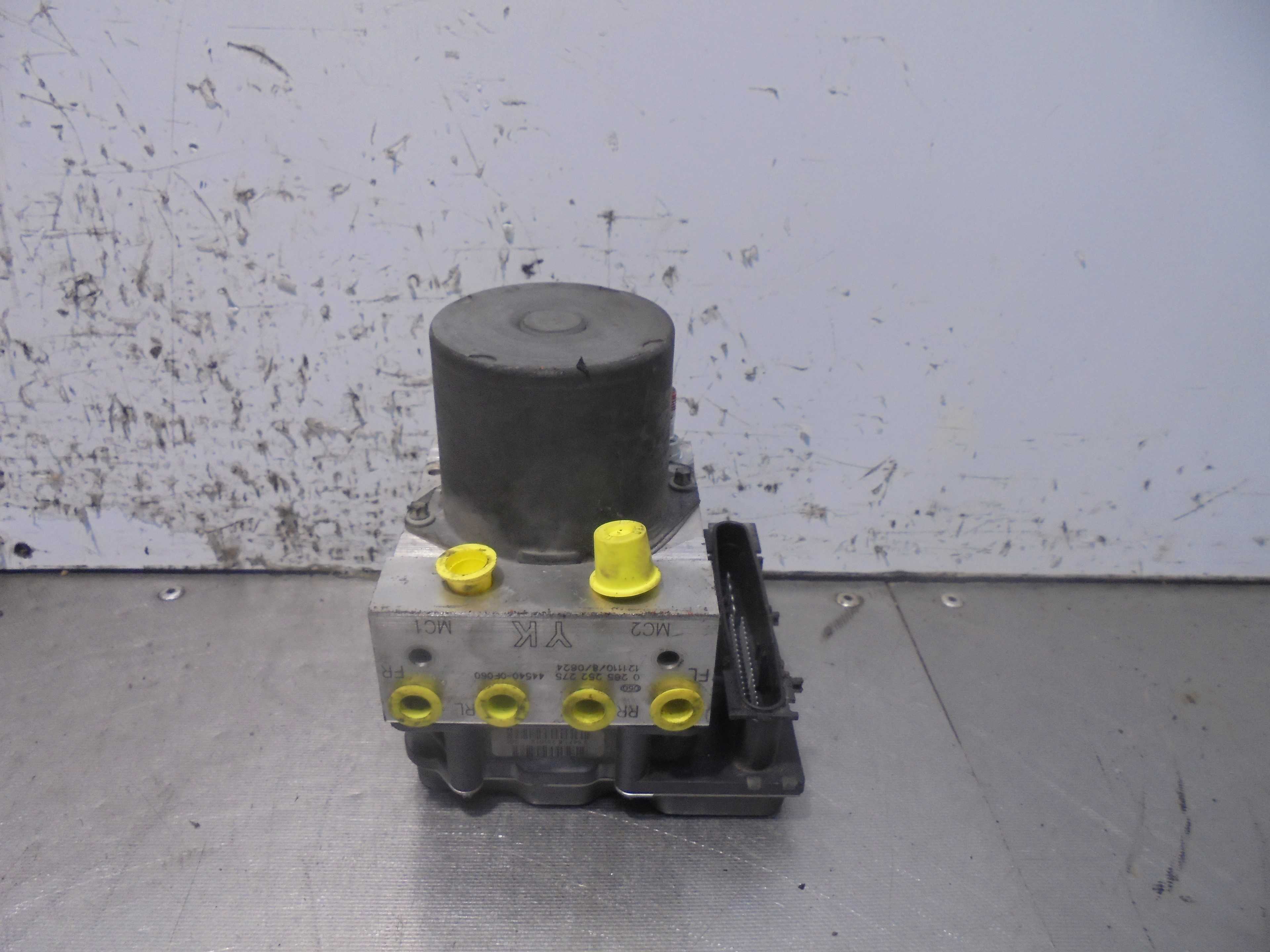 Recambio de abs para toyota corolla verso 2.0 d-4d referencia OEM IAM 445400F060 BOSCH 