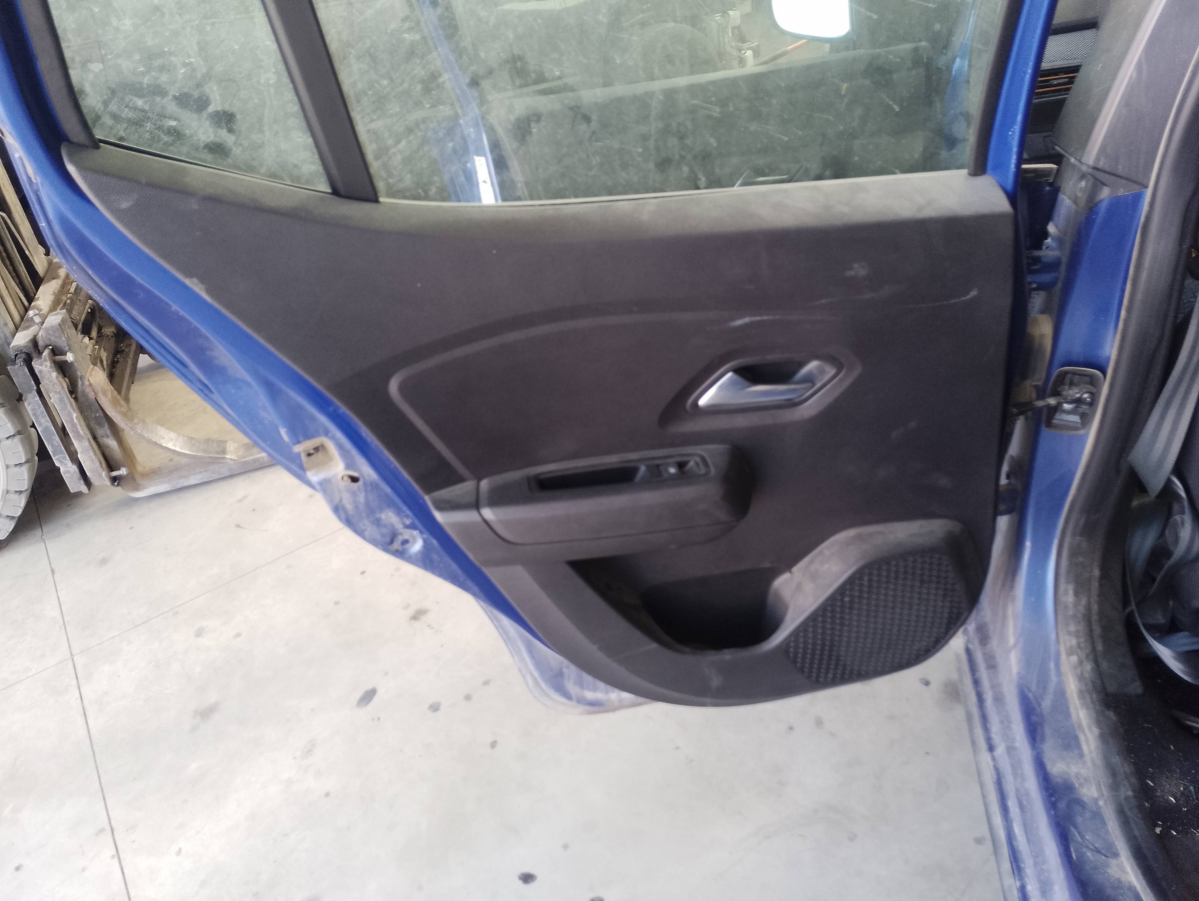 Recambio de guarnecido puerta trasera izquierda para dacia sandero iii essential referencia OEM IAM   