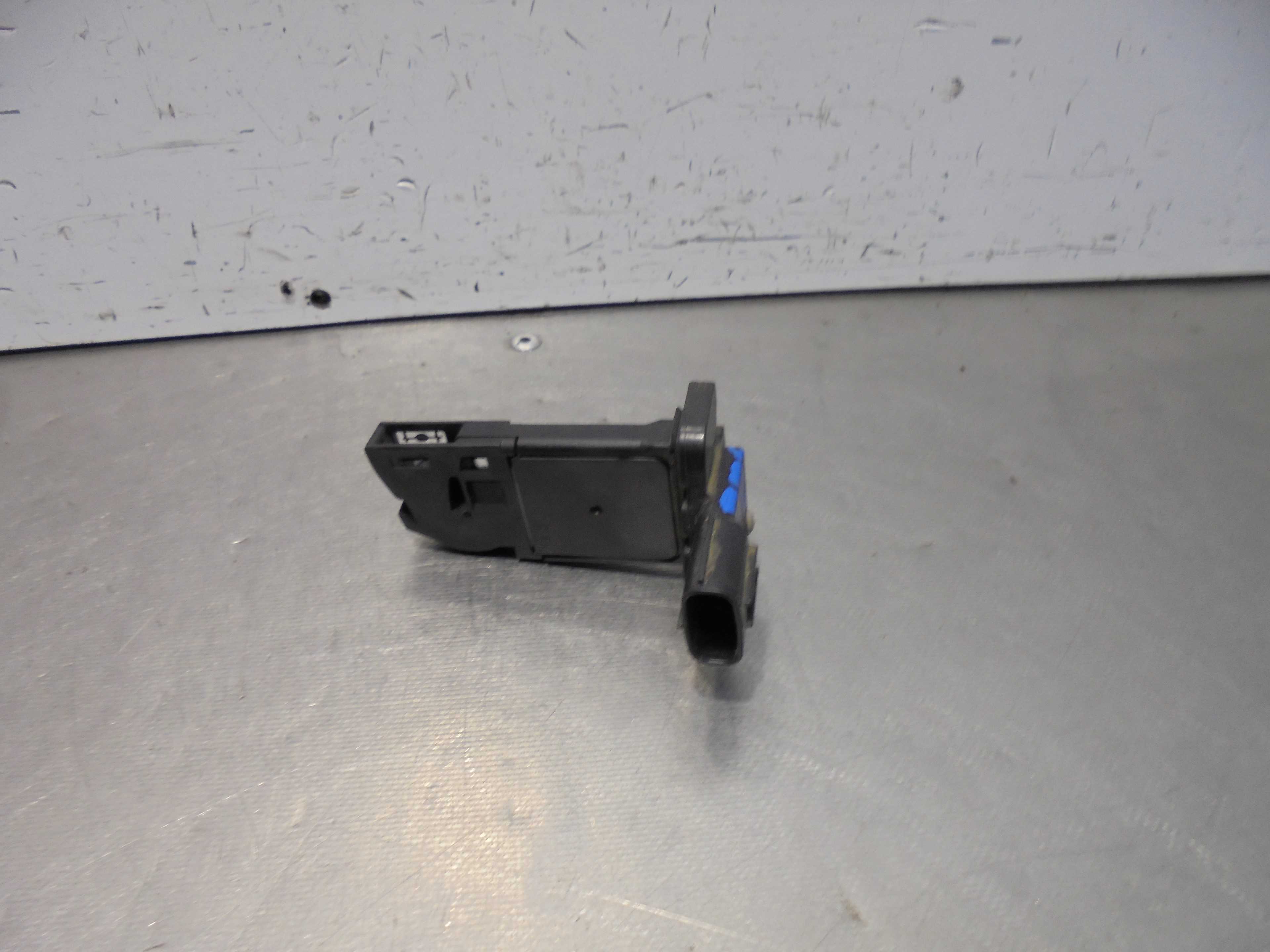 Recambio de caudalimetro para toyota corolla verso 2.0 d-4d referencia OEM IAM 2220426010  