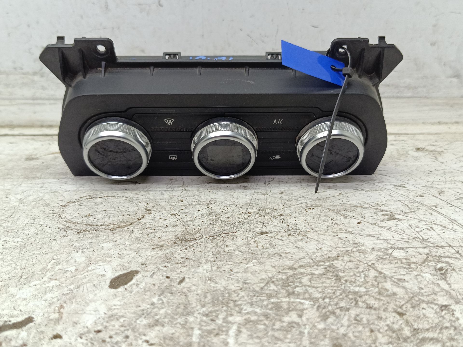 Recambio de mando calefaccion / aire acondicionado para dacia sandero iii essential referencia OEM IAM 275100298R  