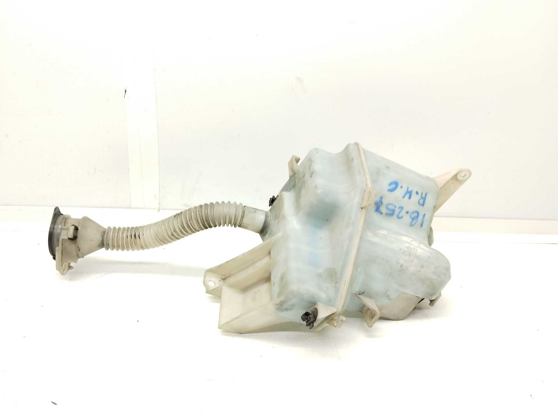 Recambio de deposito limpia para toyota rav 4 (a3) executive referencia OEM IAM 060851217 DENSO 