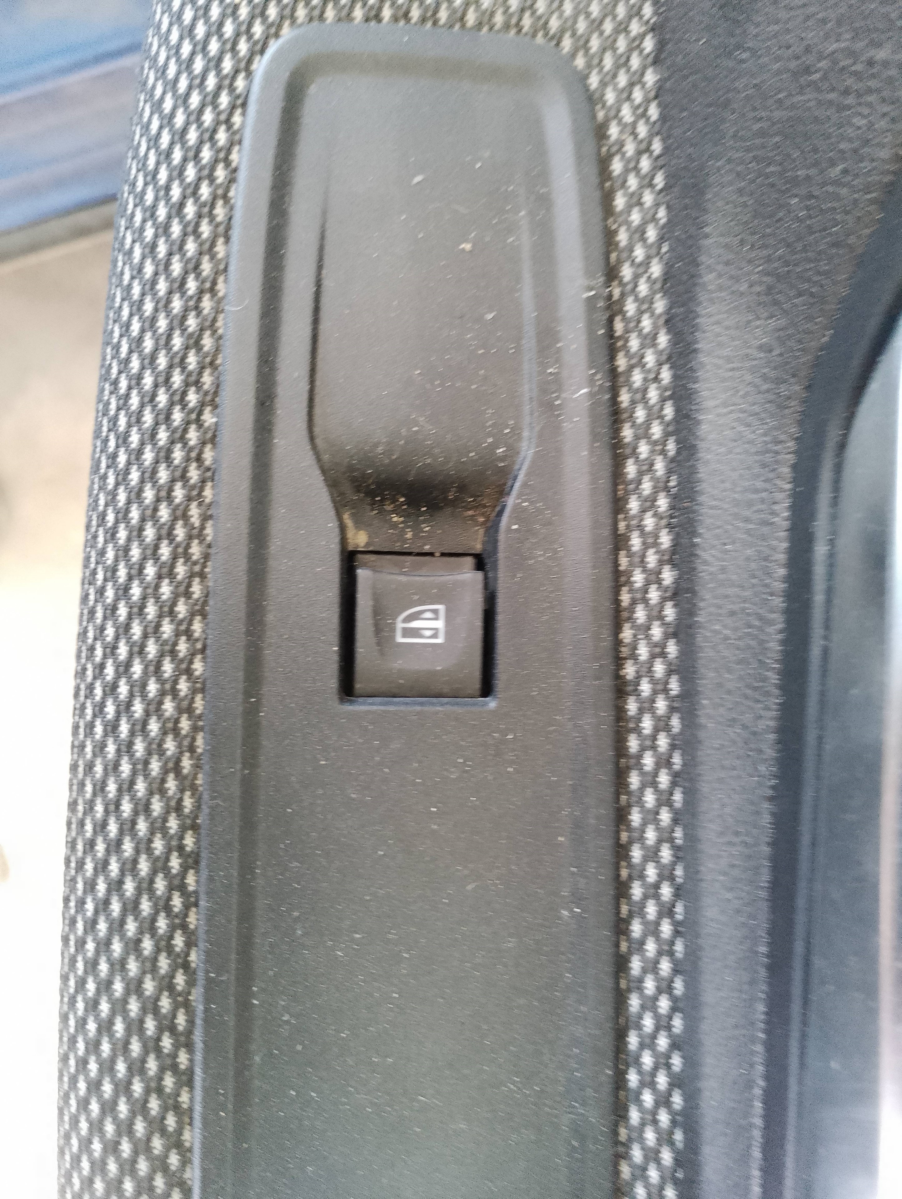 Recambio de mando elevalunas delantero derecho para dacia sandero iii essential referencia OEM IAM 254118439R  