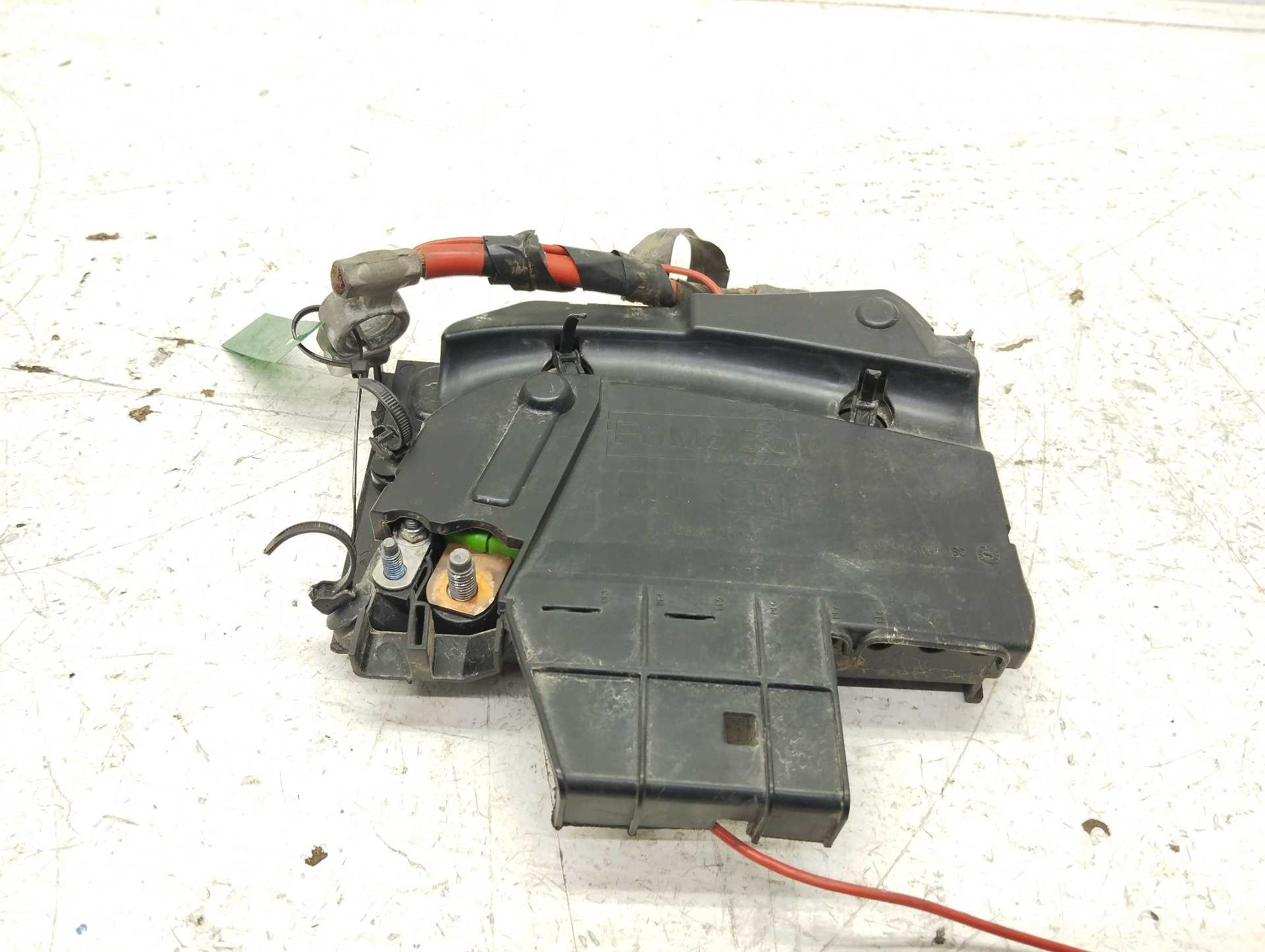 Recambio de caja reles / fusibles para ford kuga (cbs) st-line 2wd referencia OEM IAM AV6T14A067BC  