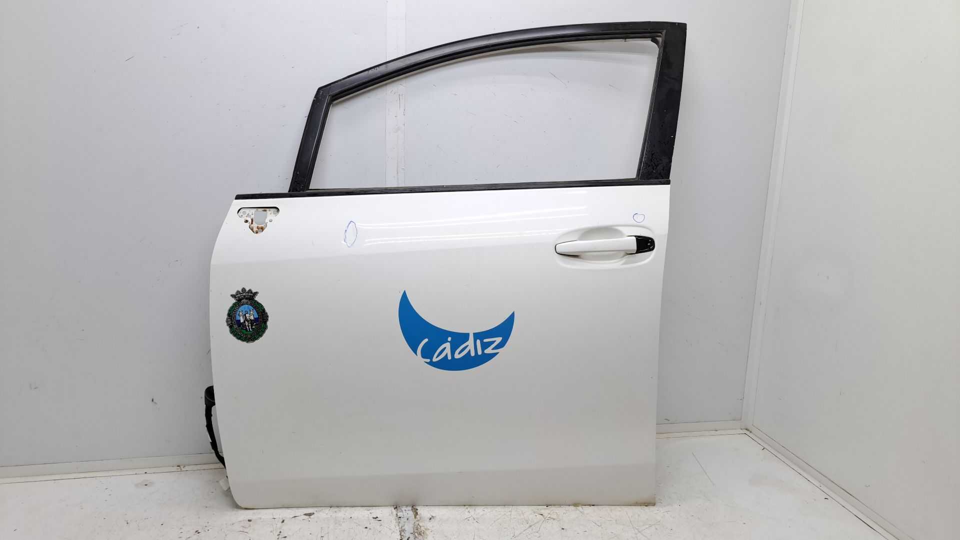 Recambio de puerta delantera izquierda para toyota corolla verso 2.0 d-4d referencia OEM IAM   