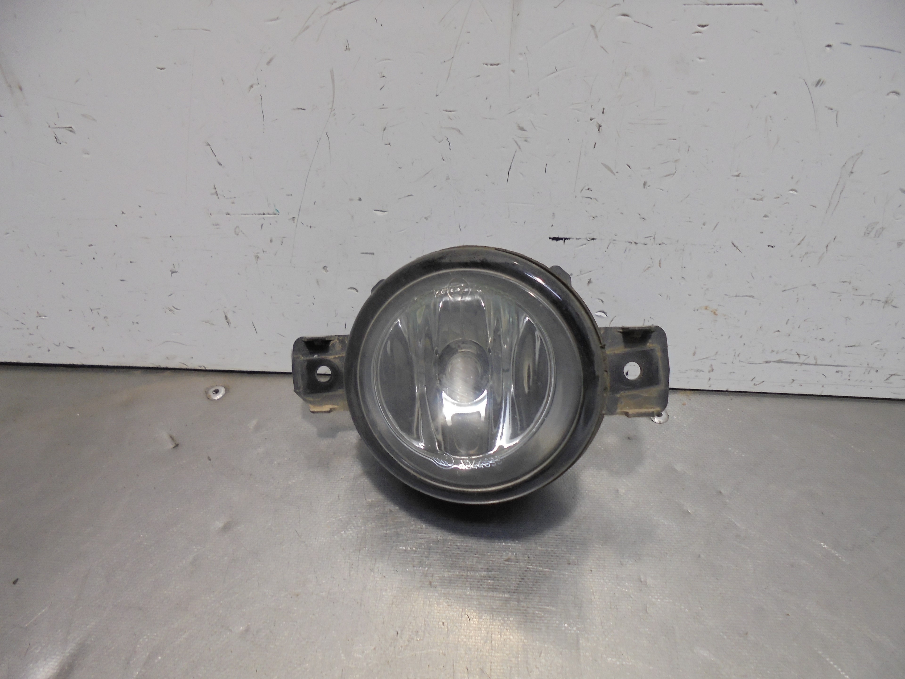 Recambio de faro antiniebla derecho para nissan qashqai (j10) acenta referencia OEM IAM 89206421 VALEO 