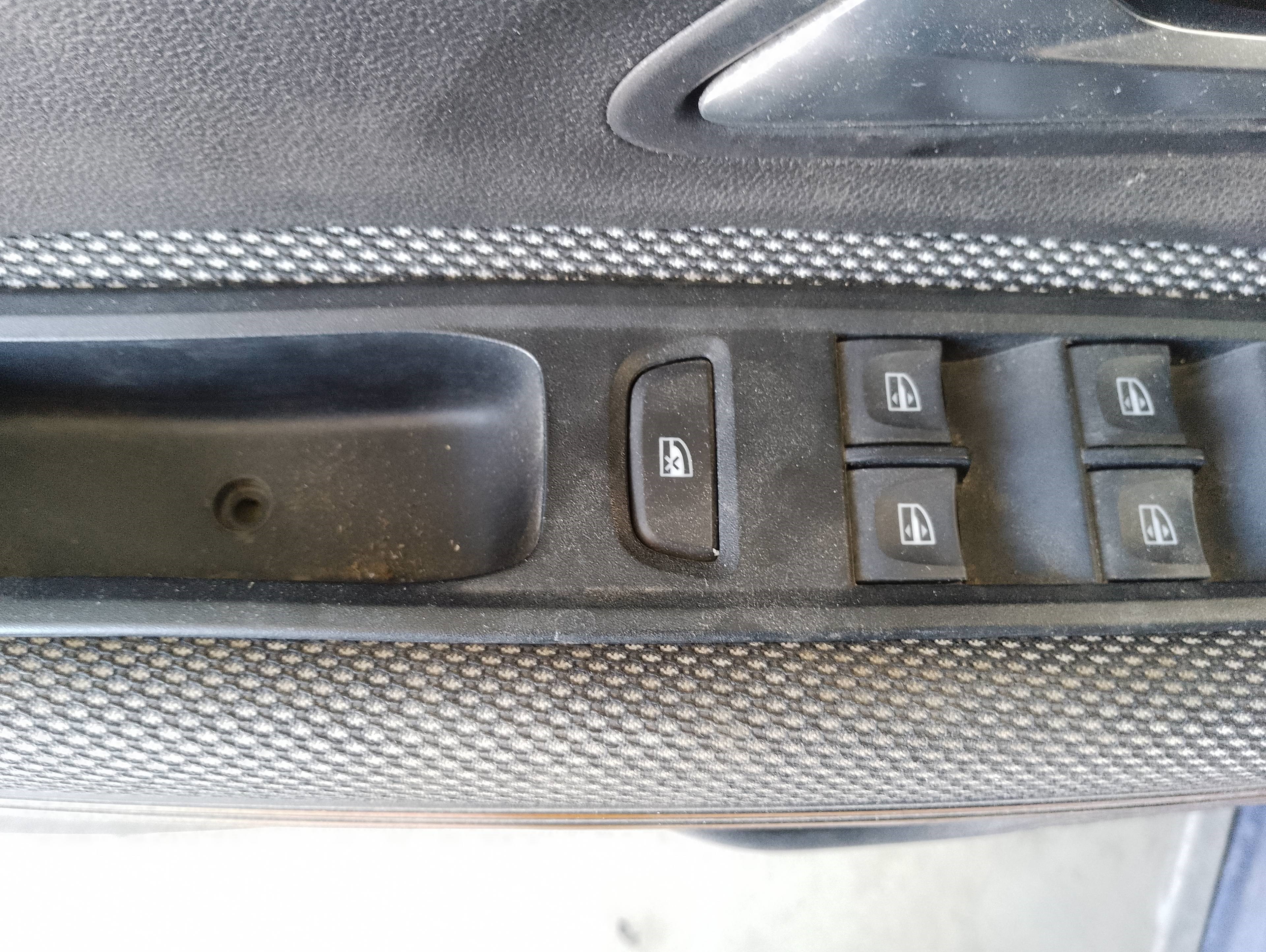 Recambio de mando elevalunas delantero izquierdo para dacia sandero iii essential referencia OEM IAM 254113300R  
