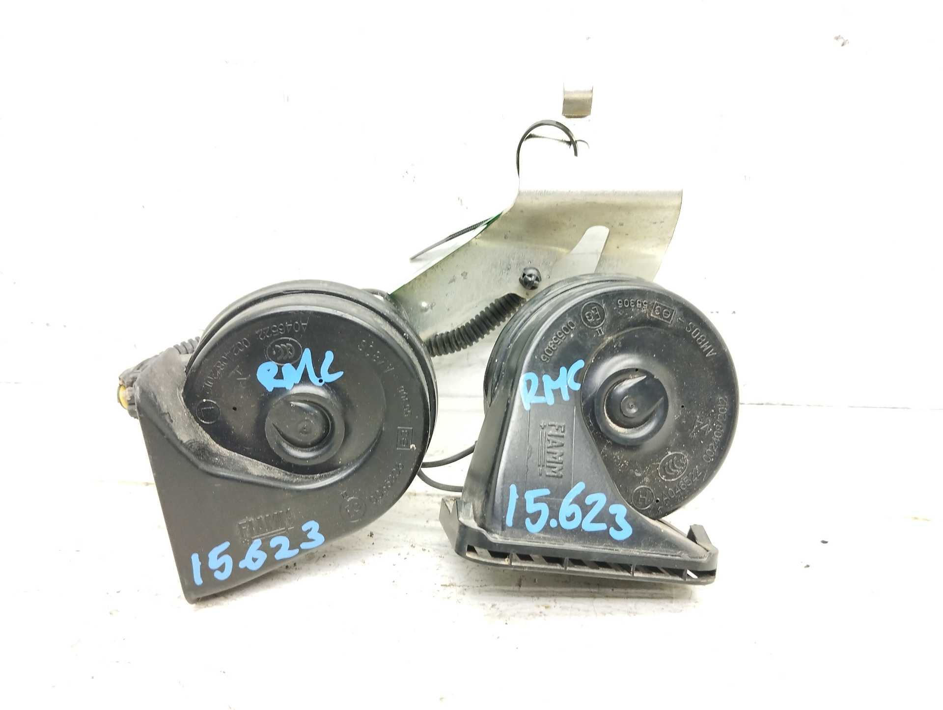 Recambio de claxon para ford kuga (cbs) st-line 2wd referencia OEM IAM A046522  