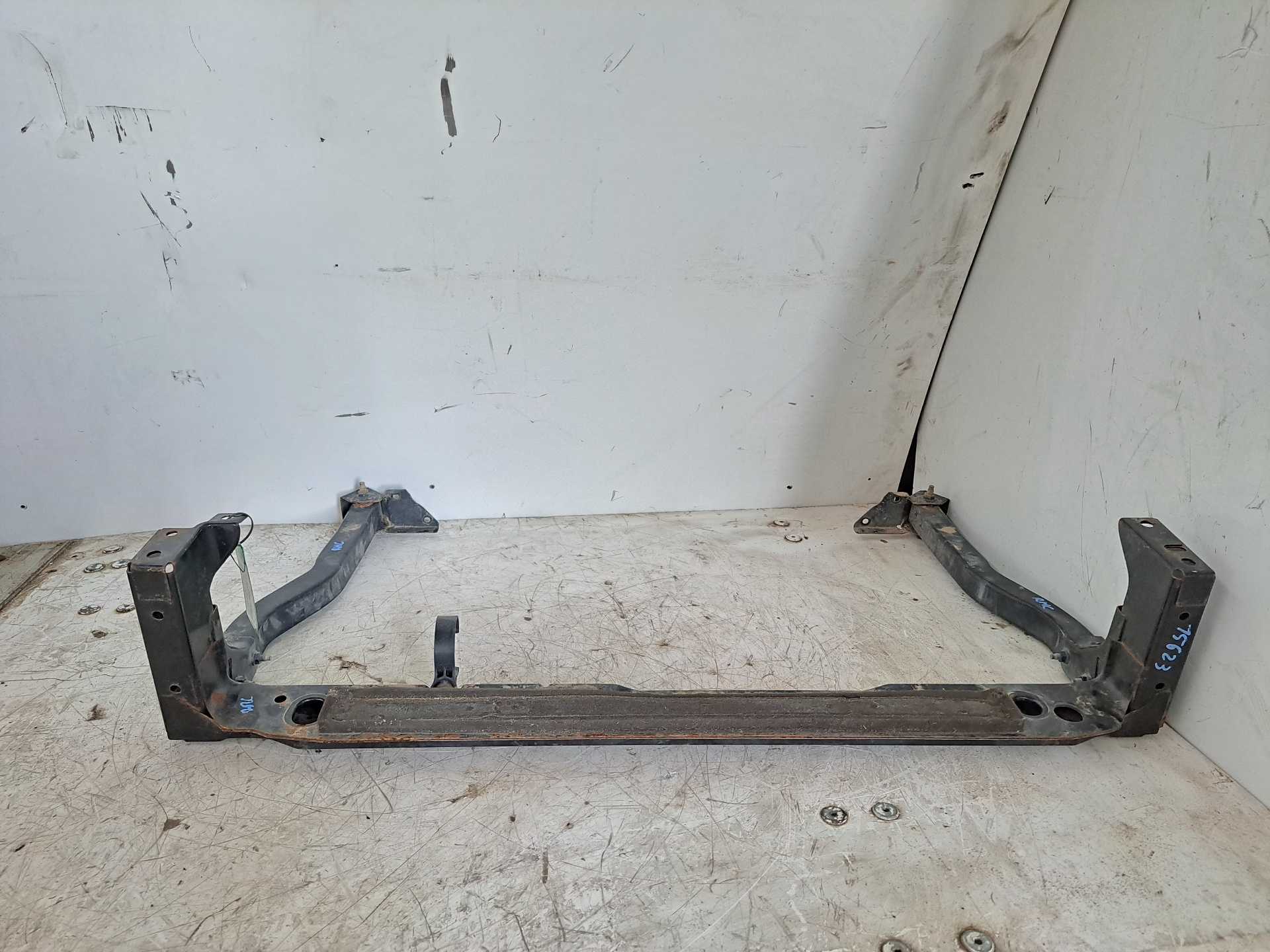 Recambio de travesaño soporte motor delantero para ford kuga (cbs) st-line 2wd referencia OEM IAM   