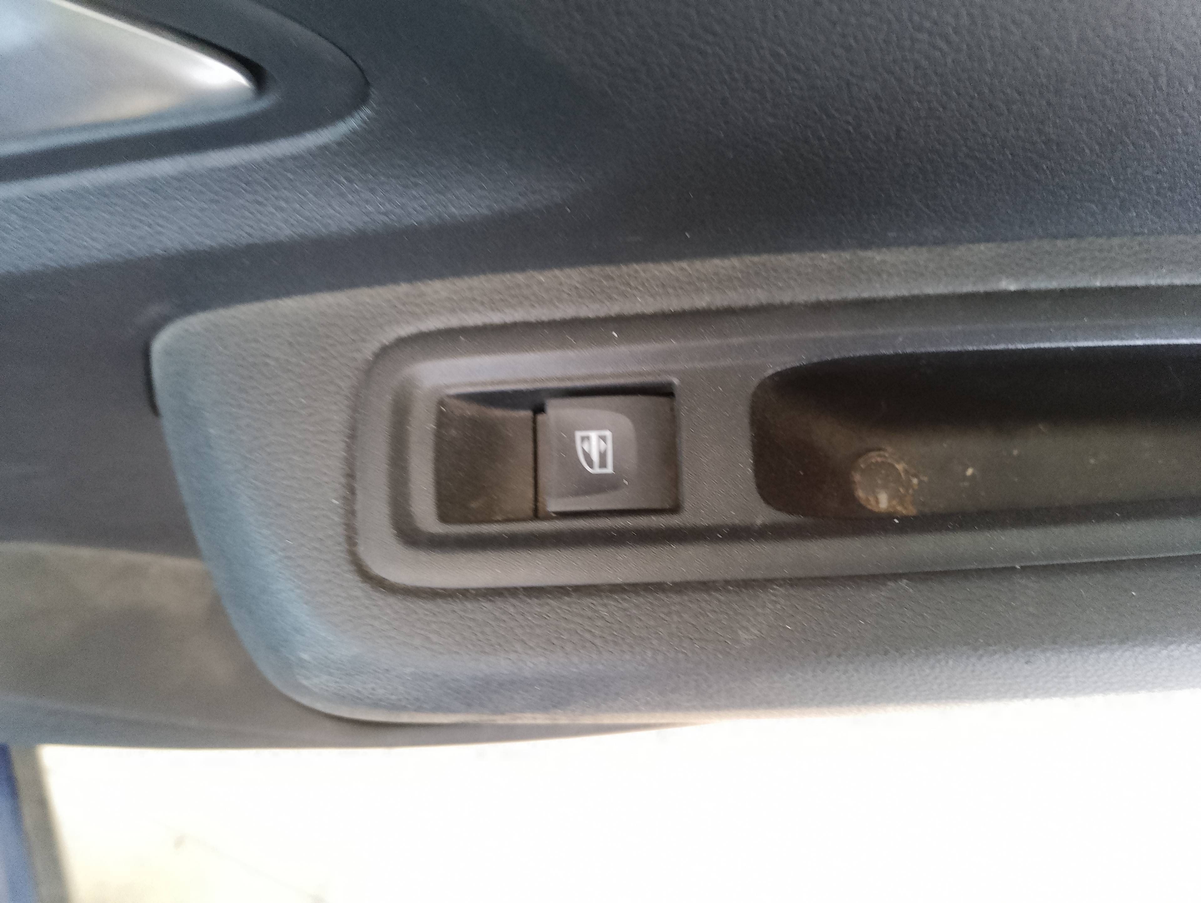 Recambio de mando elevalunas trasero derecho para dacia sandero iii essential referencia OEM IAM 254118430R  