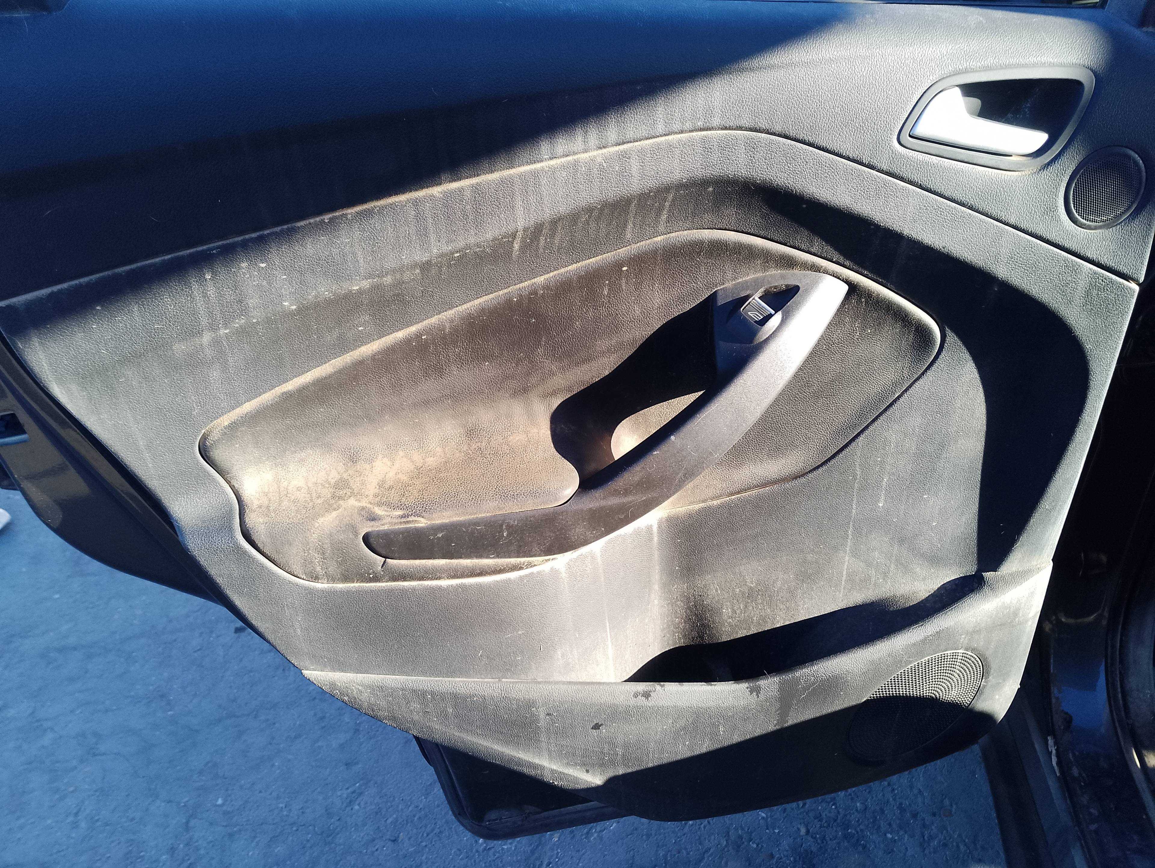Recambio de guarnecido puerta trasera izquierda para ford kuga (cbs) st-line 2wd referencia OEM IAM  GV41-S27473-DF1FX0 