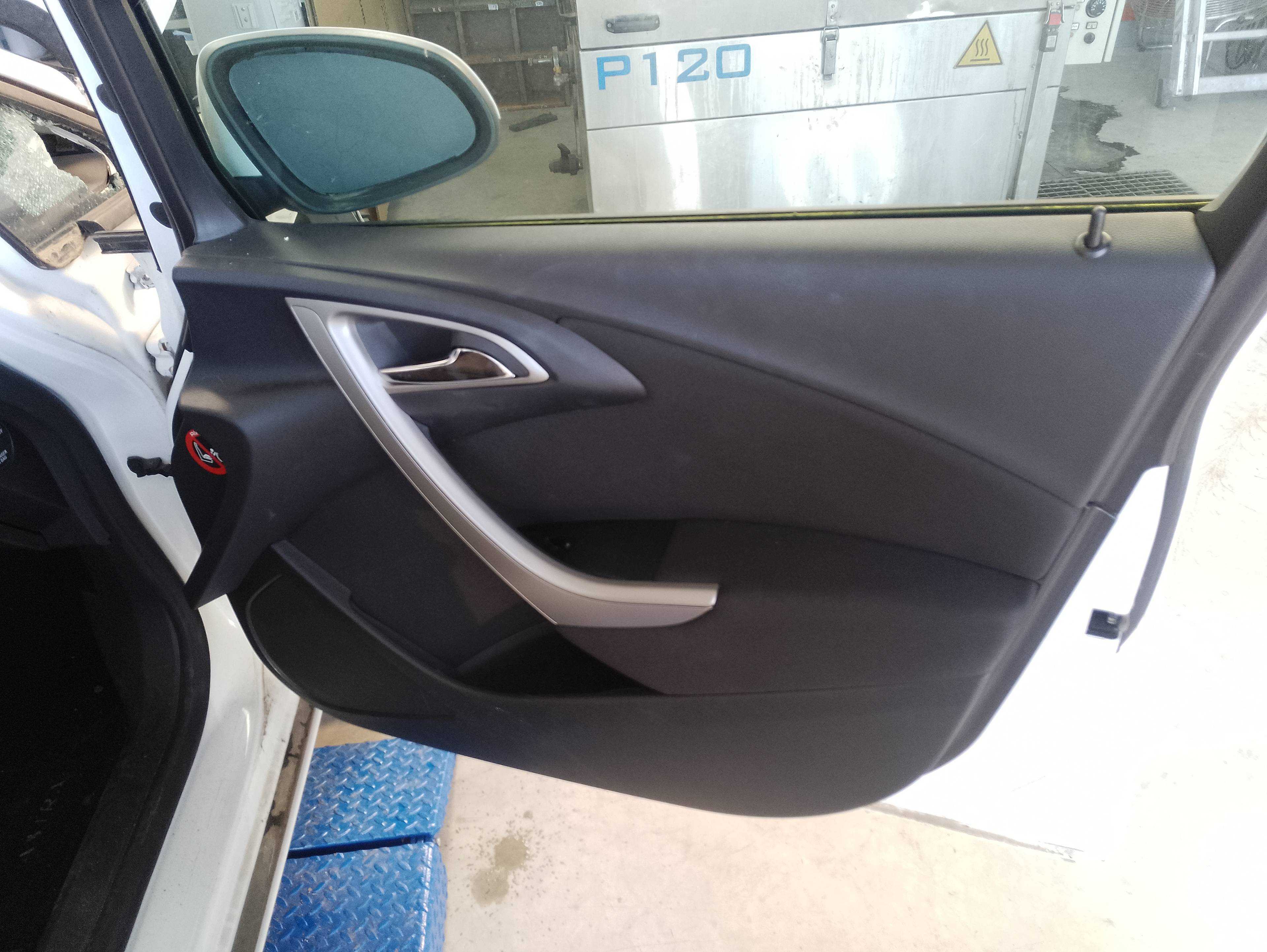 Recambio de guarnecido puerta delantera derecha para opel astra j lim. 1.3 16v cdti referencia OEM IAM   