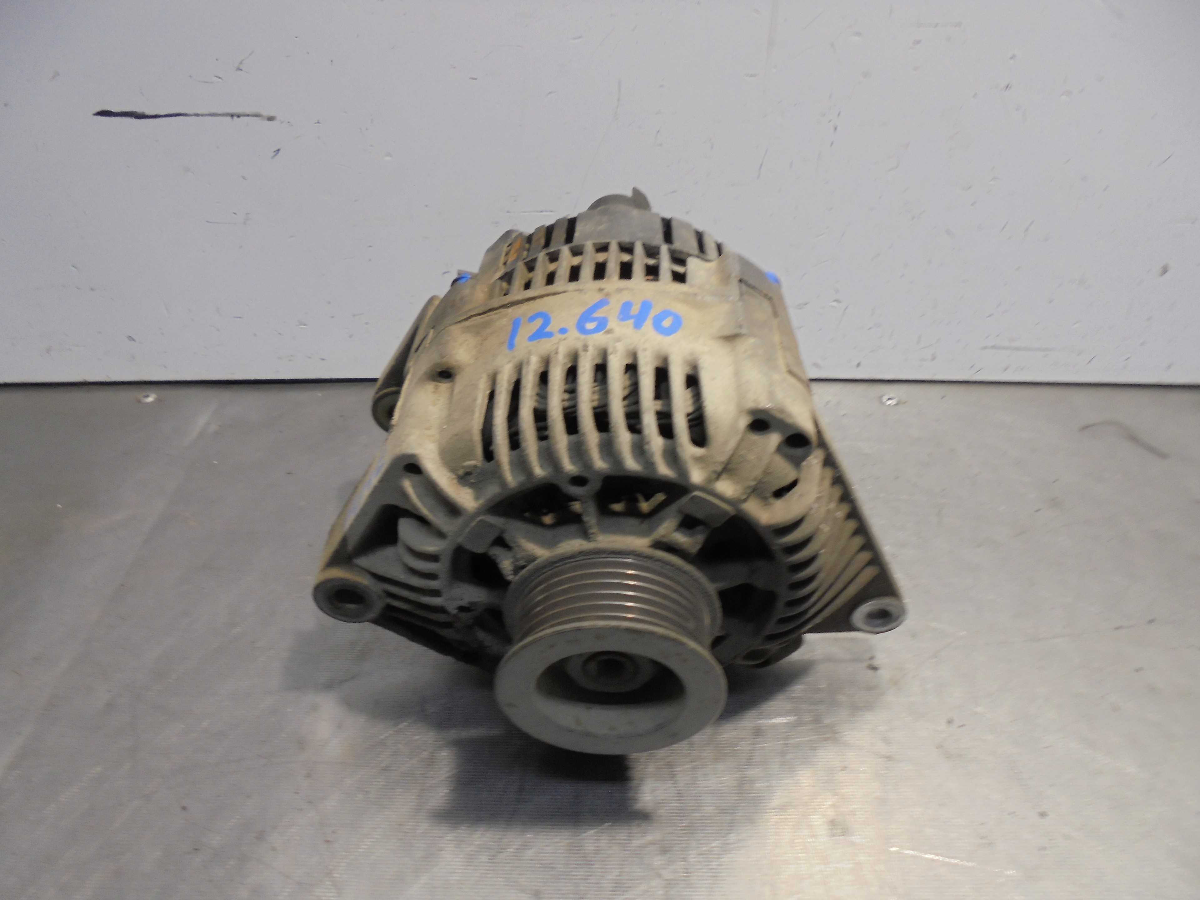 Recambio de alternador para renault megane i berlina hatchback (ba0) 2.0 alize referencia OEM IAM 7700857073 VALEO 