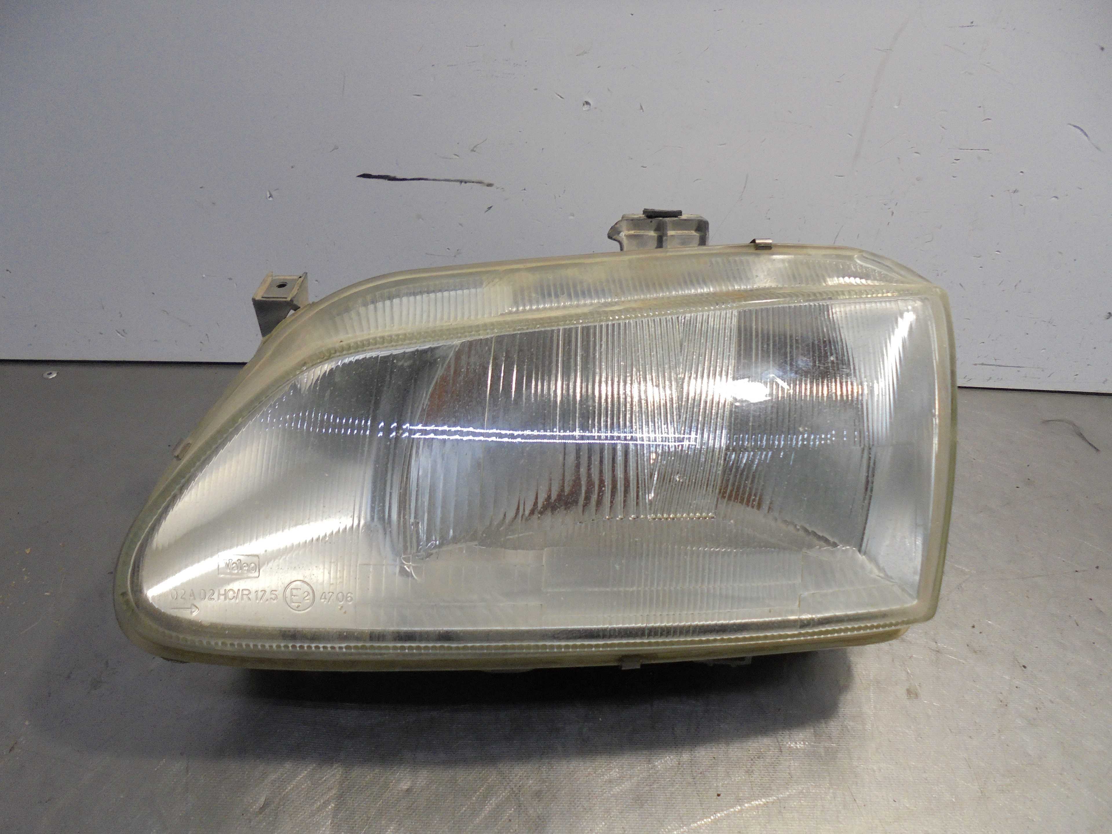 Recambio de faro izquierdo para renault megane i berlina hatchback (ba0) 2.0 alize referencia OEM IAM   